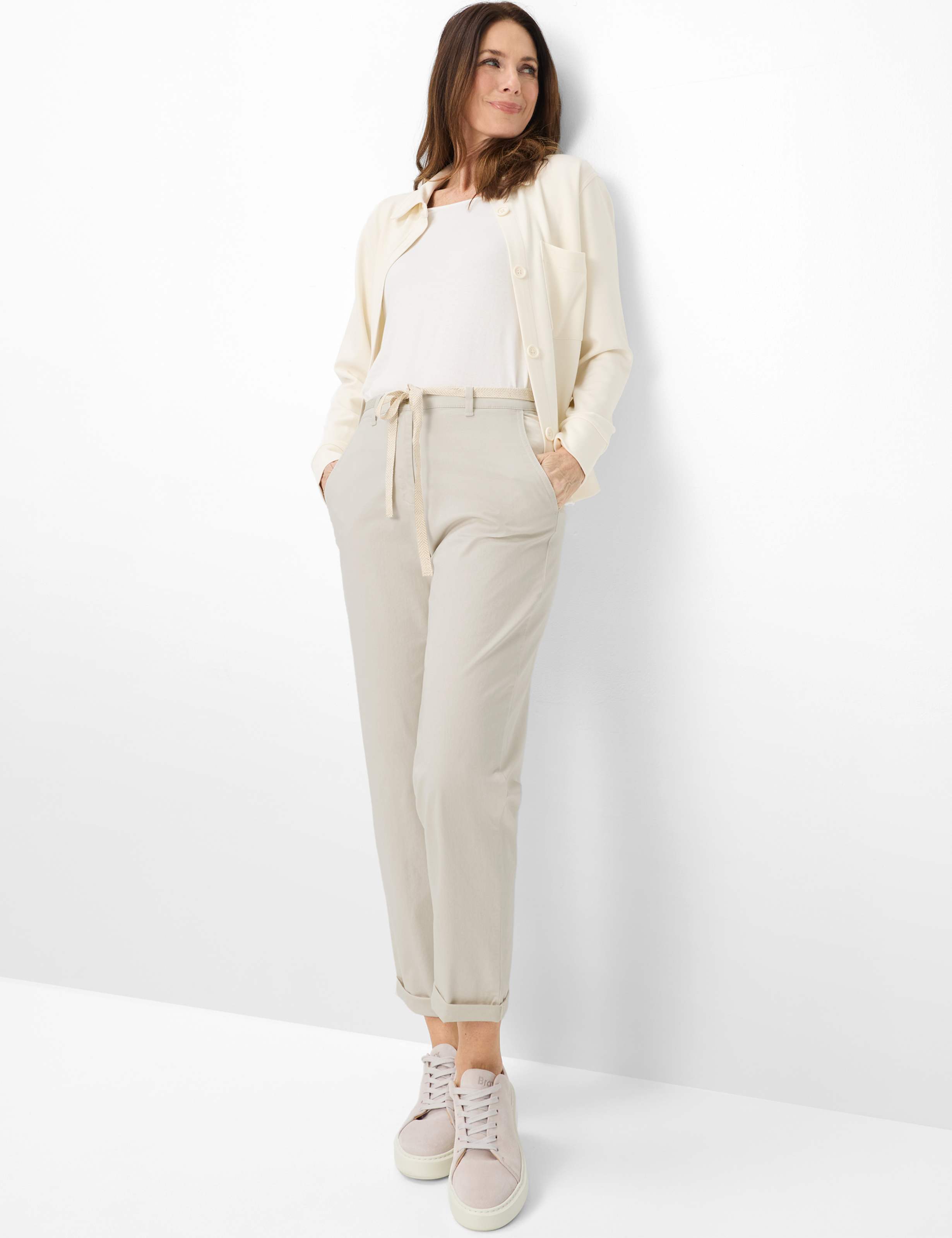 Femme Style CARRIE Beige Clair Comfort Plus Fit Tenue du mannequin