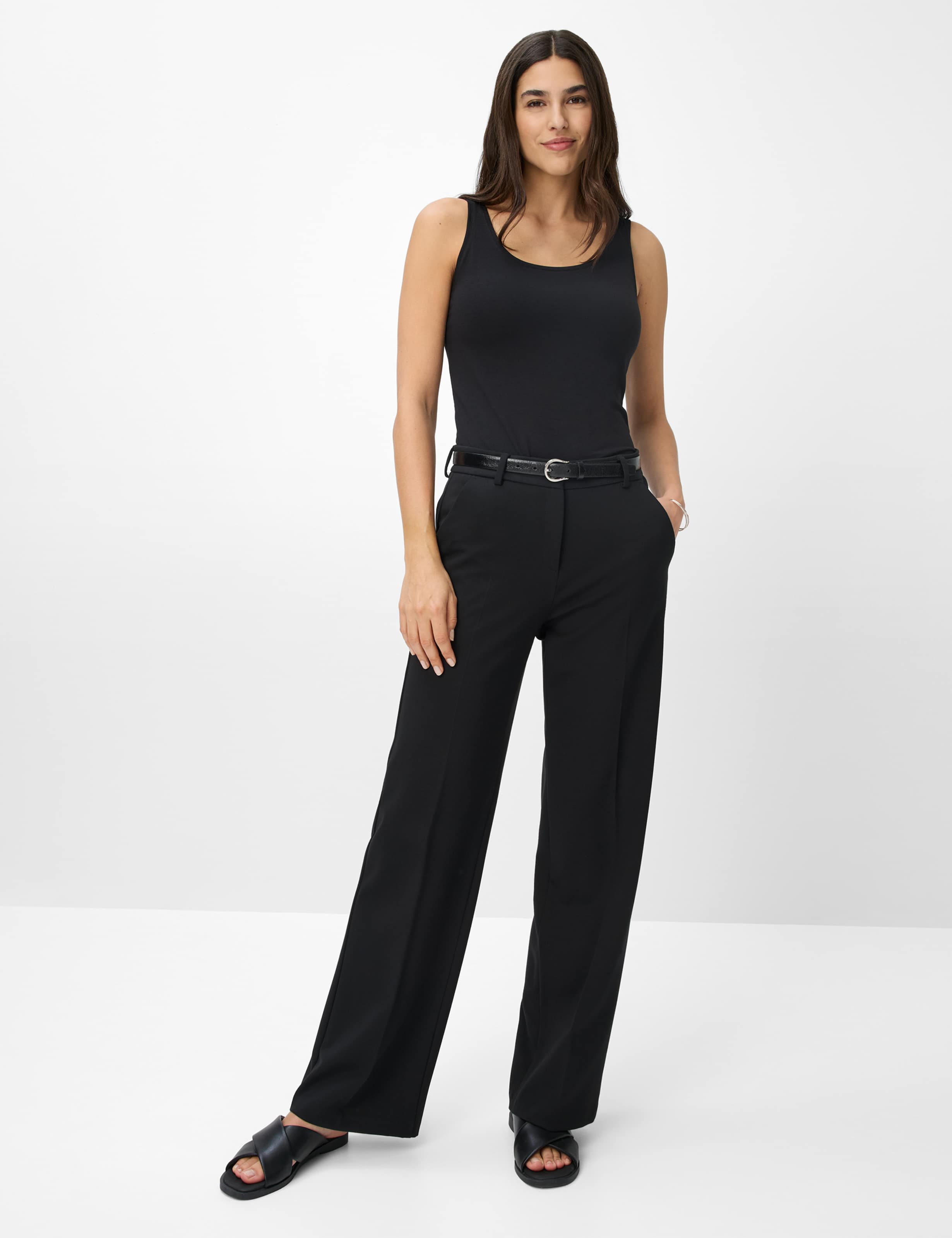 Femme Style SILVY Noir  Tenue du mannequin
