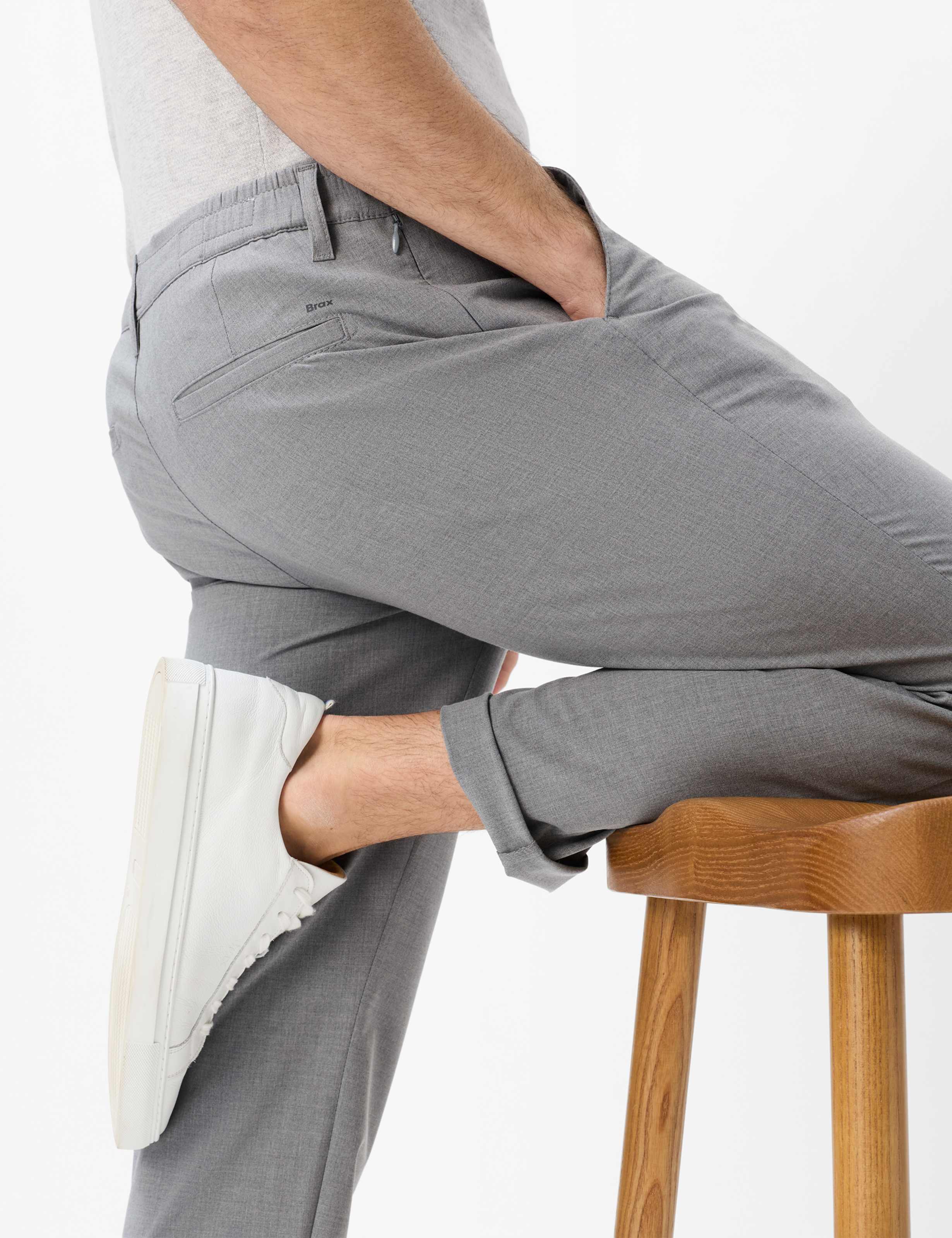 Herren Style PHIL Hellgrau Tapered Fit Detail 1