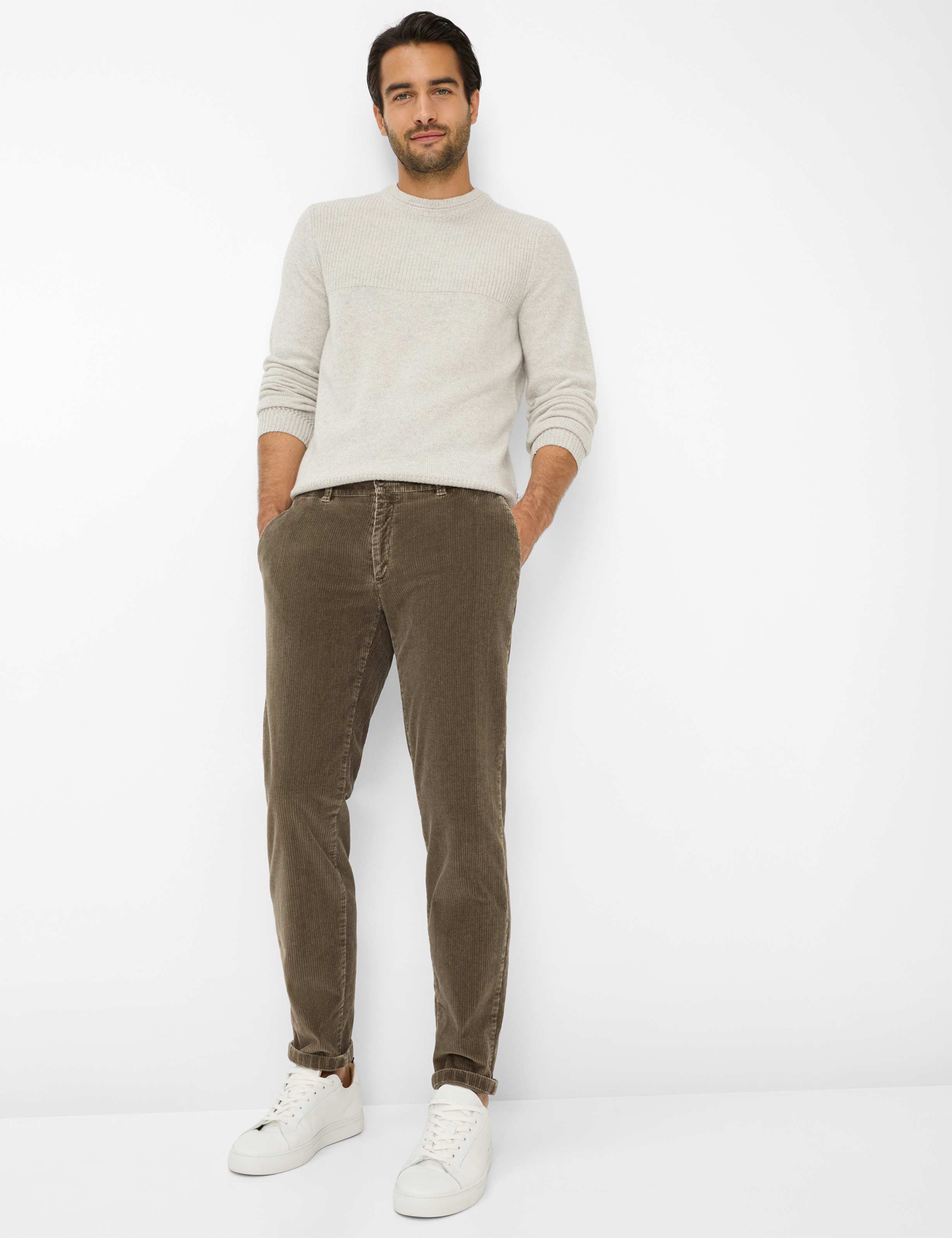 Men Style PHIL Brown Relaxed Fit Model Outfit