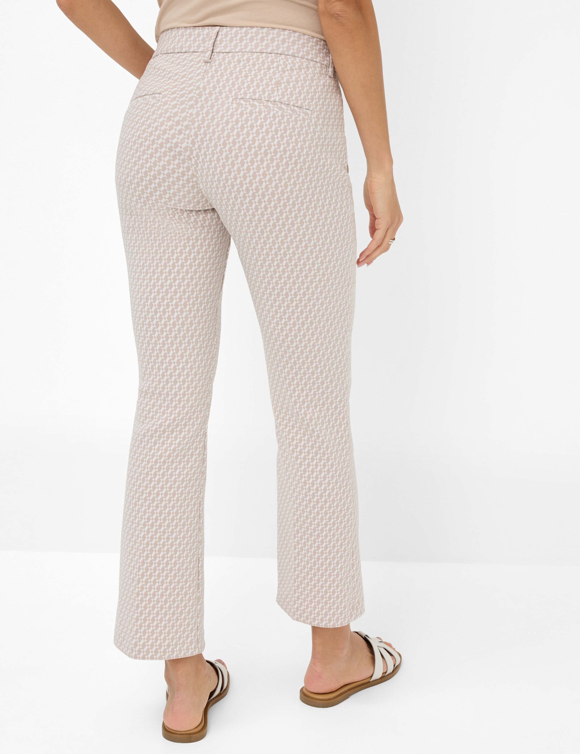 Damen Style SHAKIRA S Beige Slim Fit Model Rueck