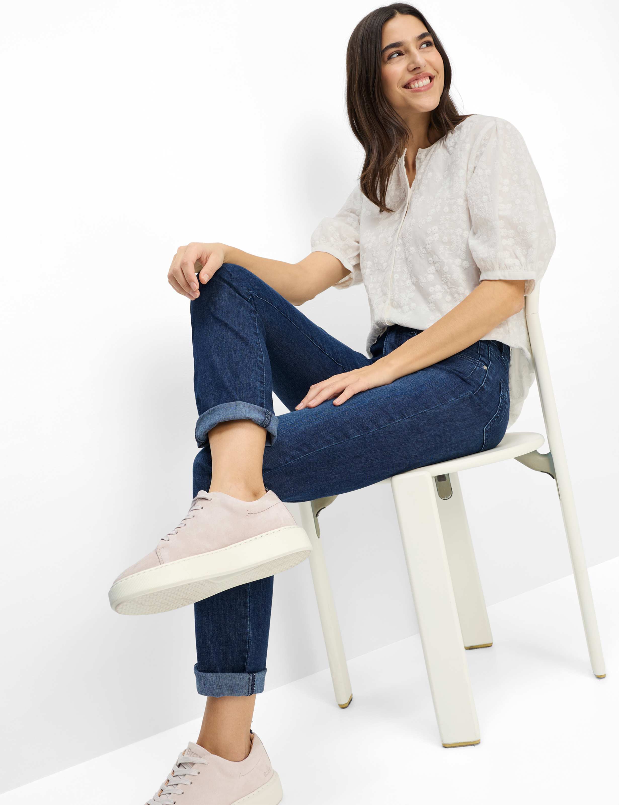 Femme Style CAROLA Denim Bleu Foncé Feminine Fit Détail 2