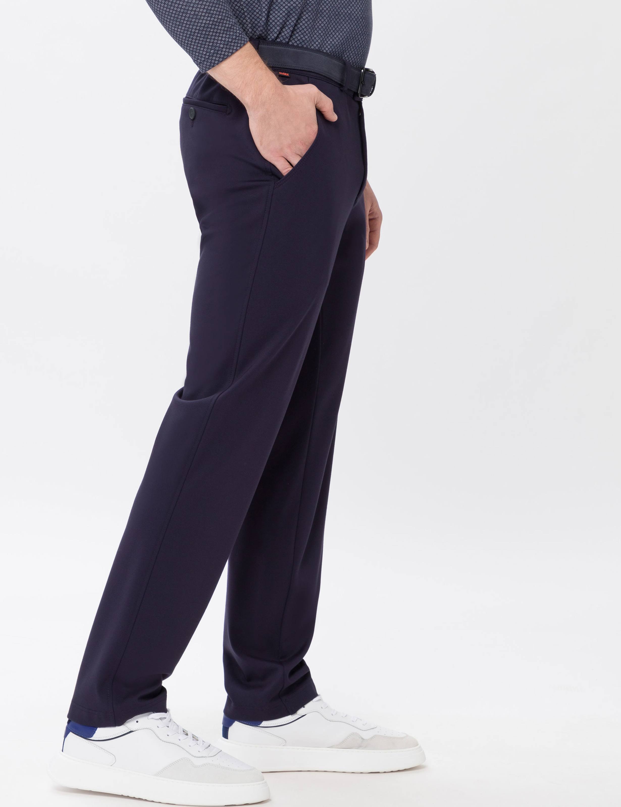 Herren Style THILO Dunkelblau Regular Fit Model Rueck