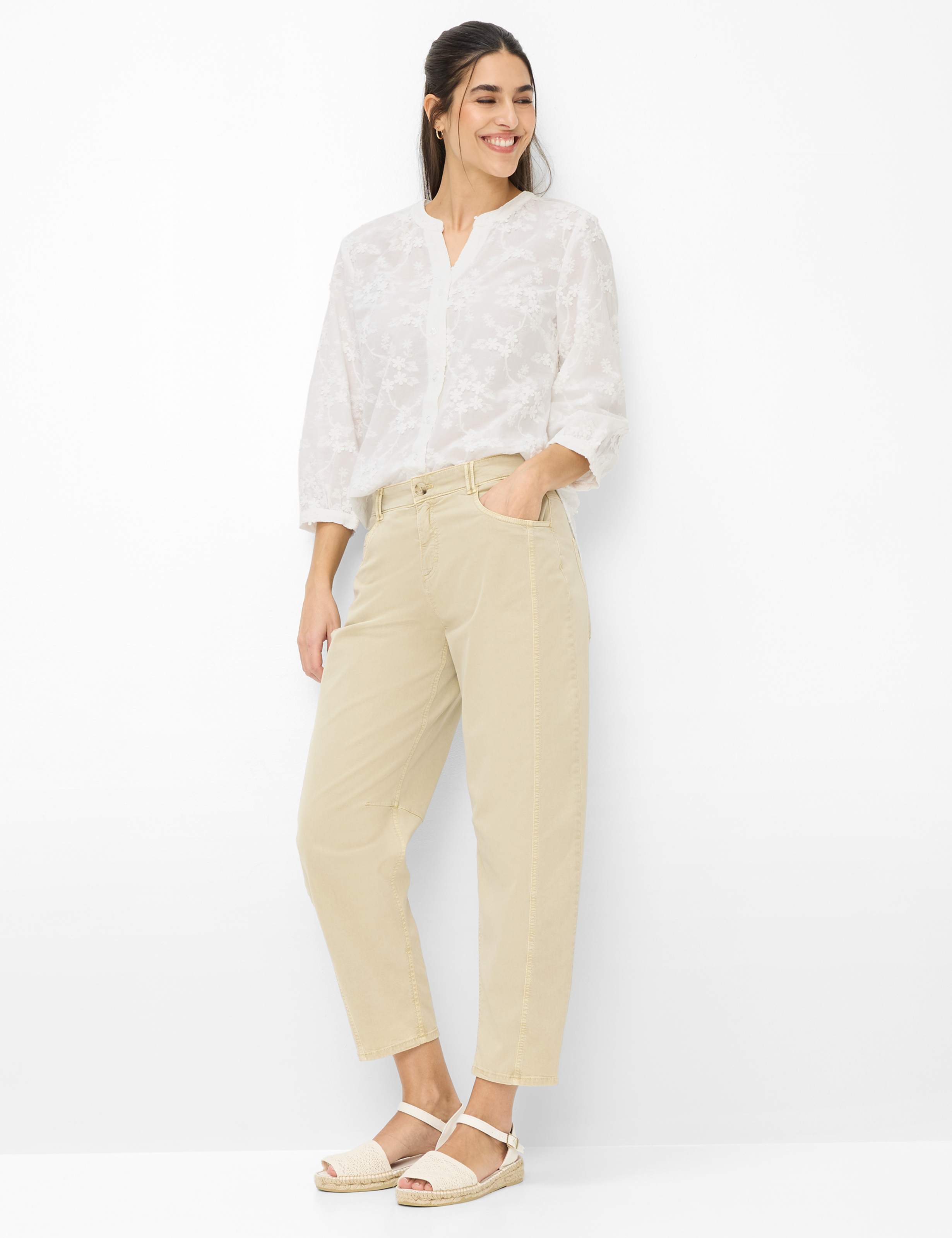 Dame Style VELIA Hvid  Model Outfit