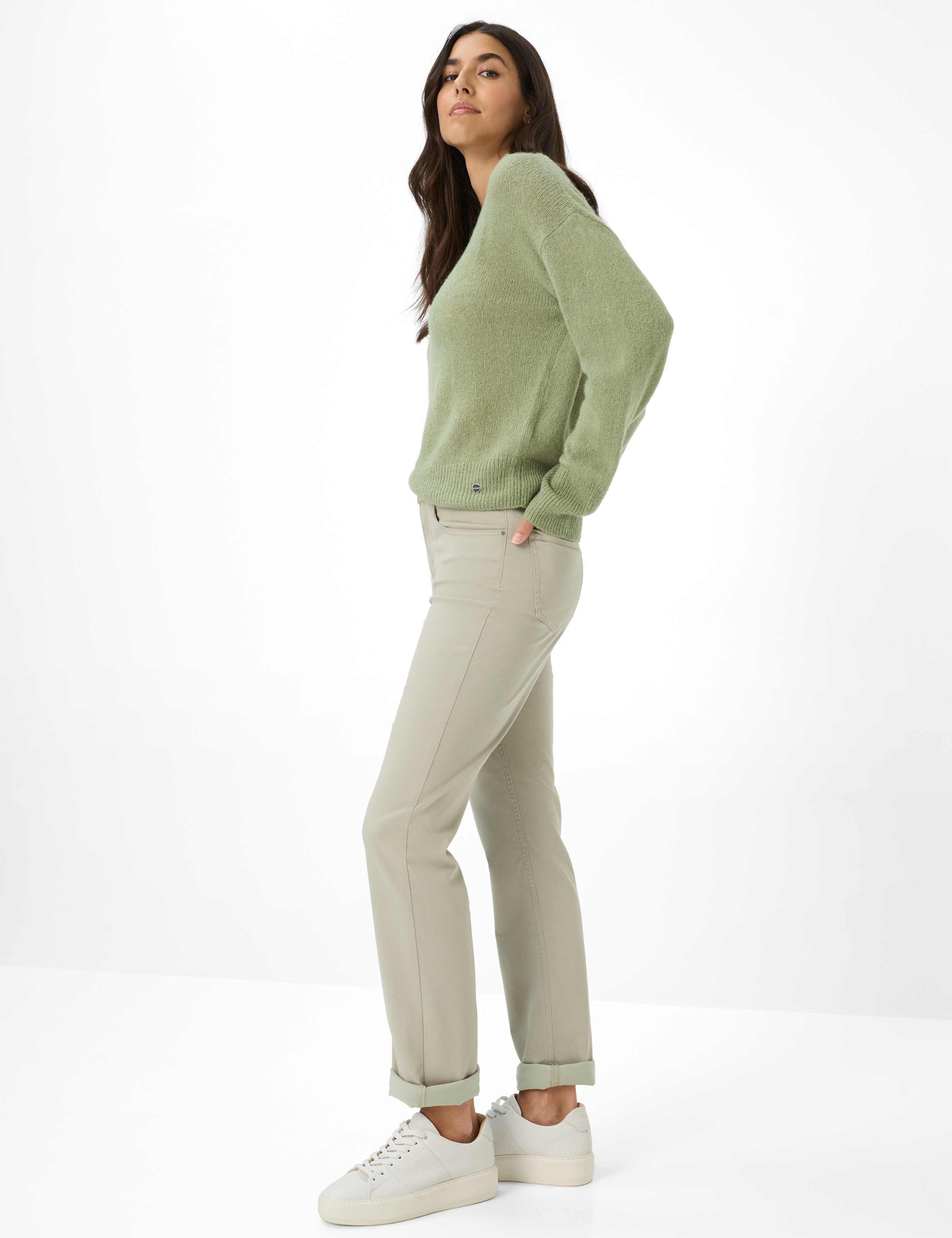 Femme Style CAROLA Vert Clair Feminine Fit Tenue du mannequin