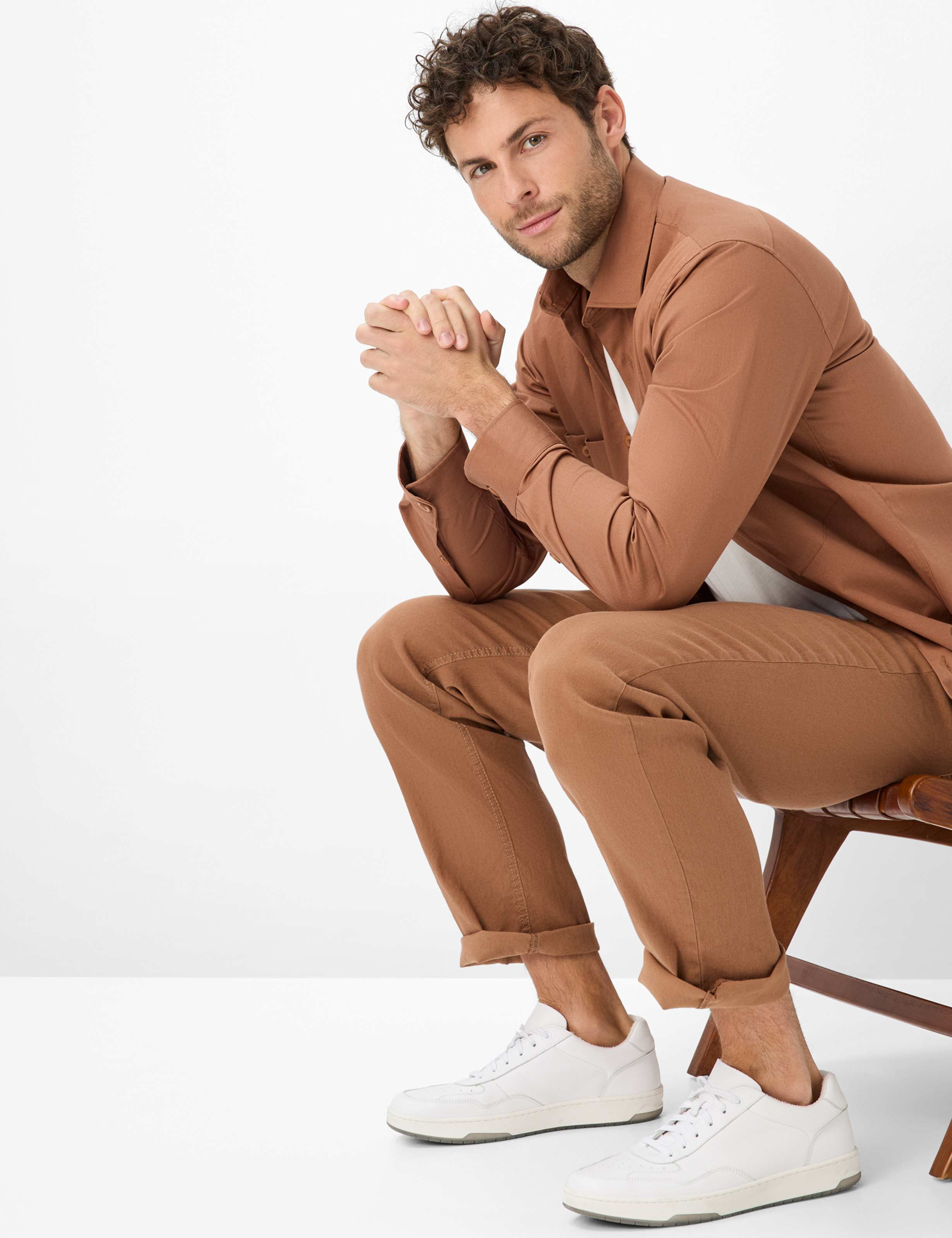 Herren Style COOPER Braun Regular Fit Detail 1