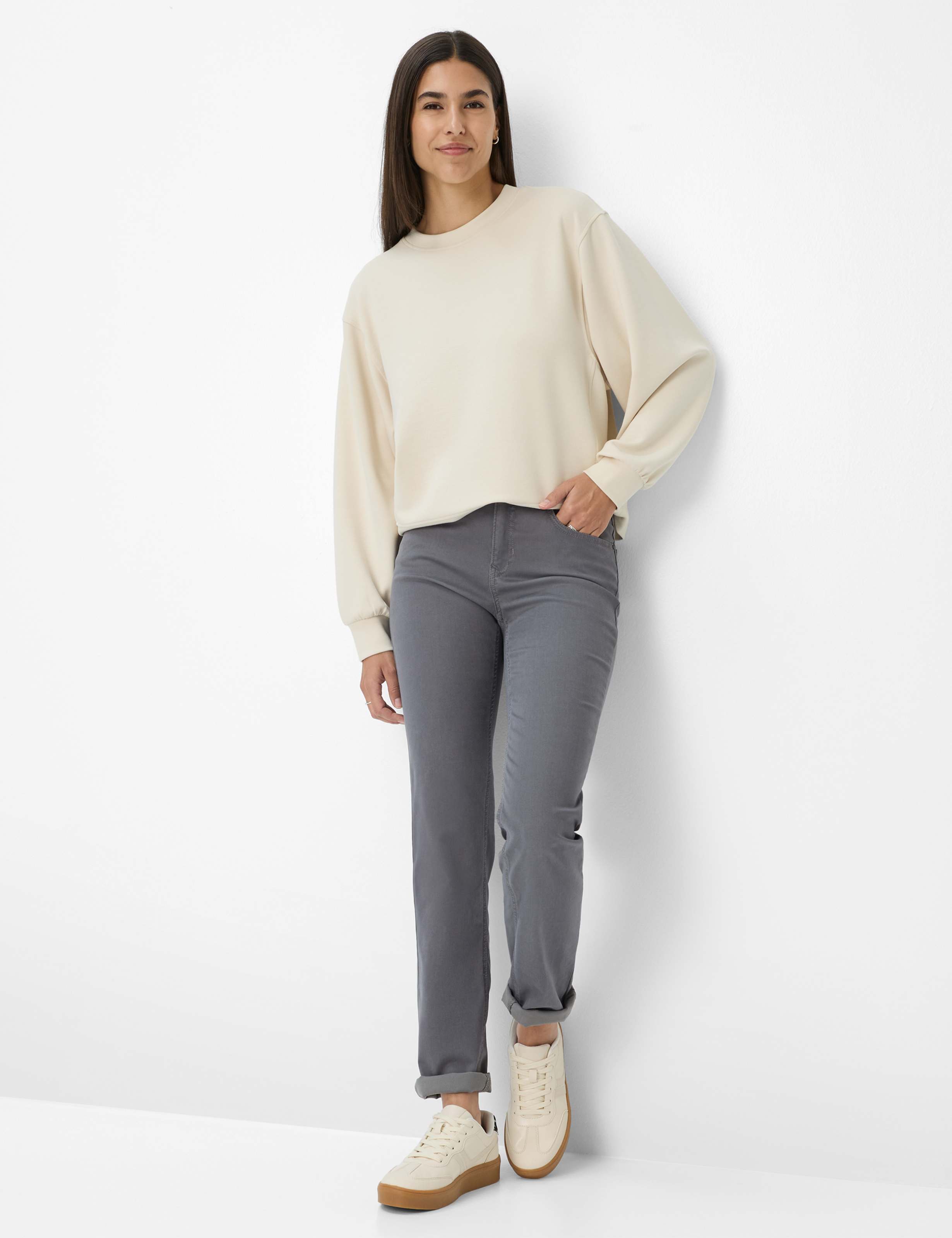 Damen Style CAROLA Grau Feminine Fit Model Outfit