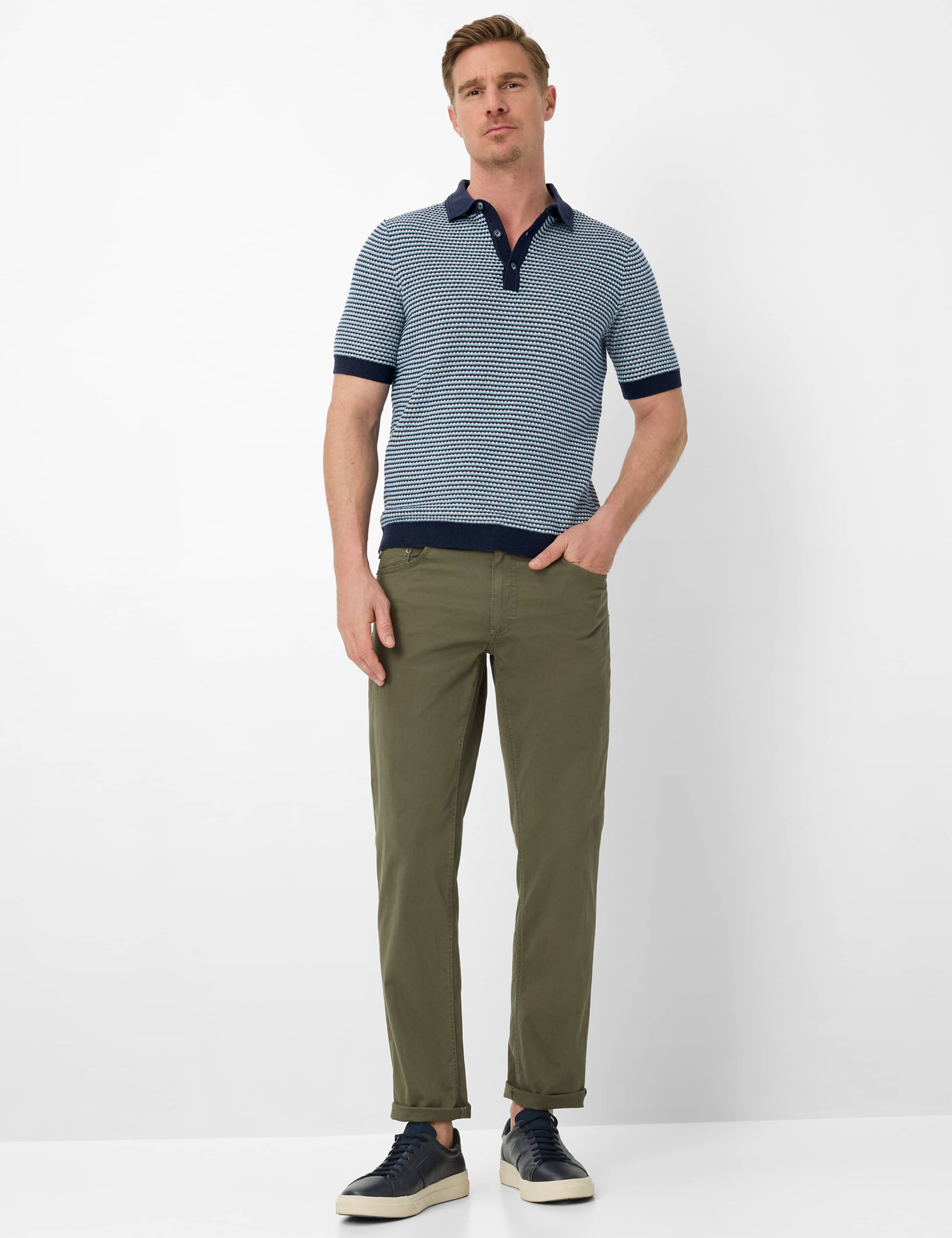 Homme Style COOPER Vert - Olive Regular Fit Tenue du mannequin