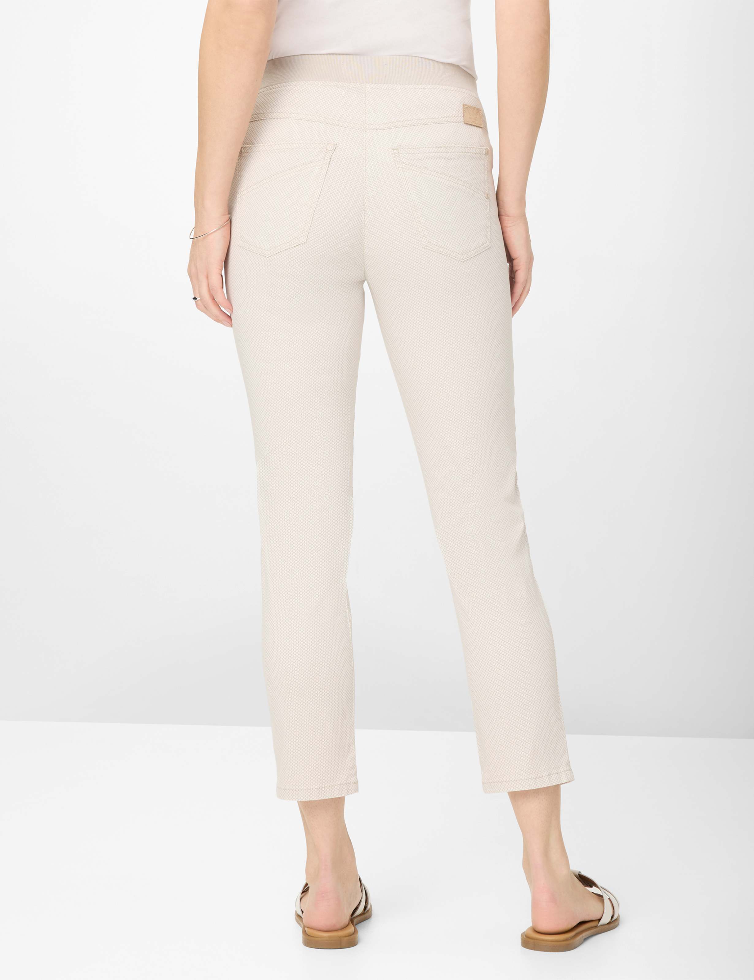 Damen Style PAMINA 6/8 Hellbeige Slim Fit Model Rueck