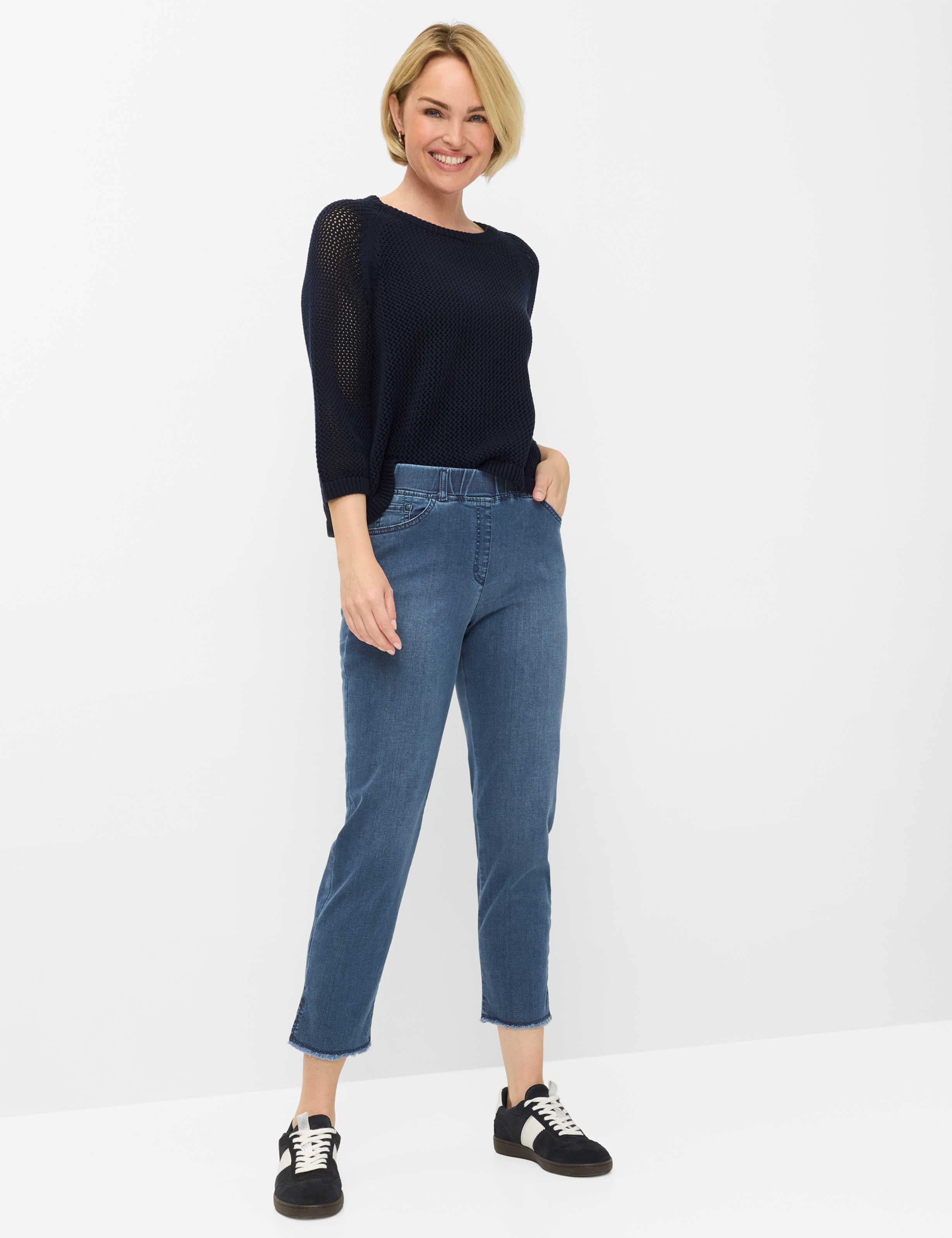 Femme Style CAVINA FRINGE Denim Bleu Comfort Plus Fit Tenue du mannequin