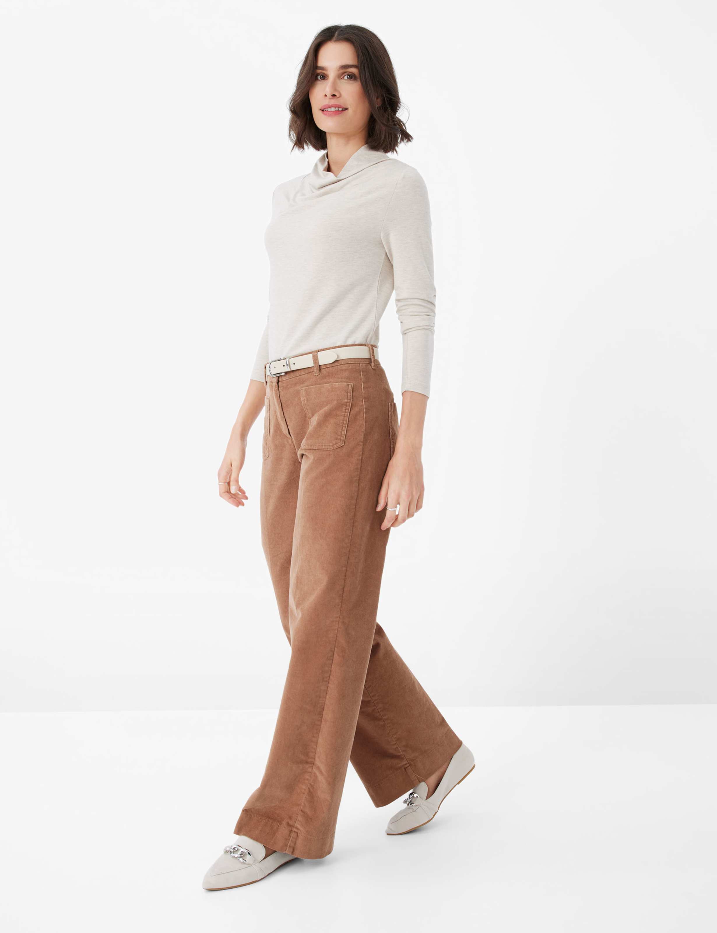 Women Style CANDRA latte  Model Outfit