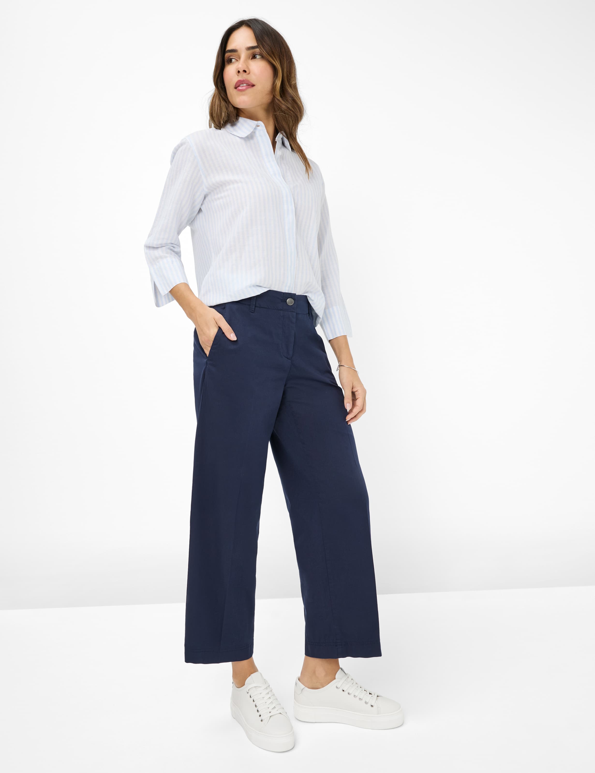 Femme Style VICKI Bleu Clair  Tenue du mannequin