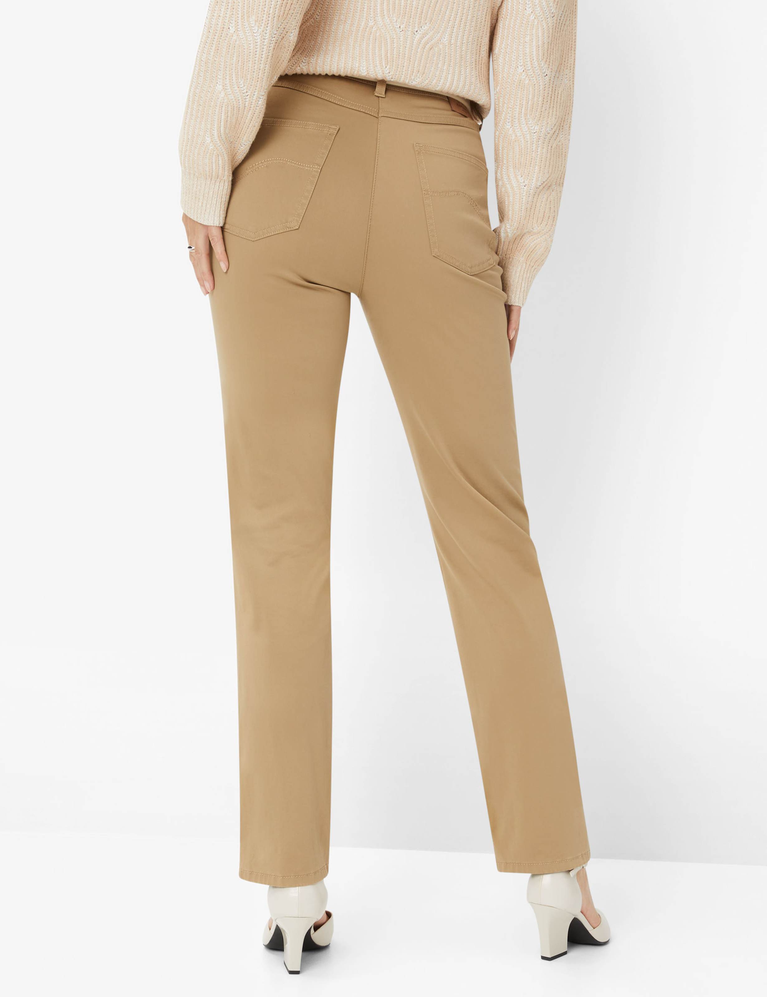 Damen Style PATTI STRAIGHT Beige Slim Fit Model Rueck