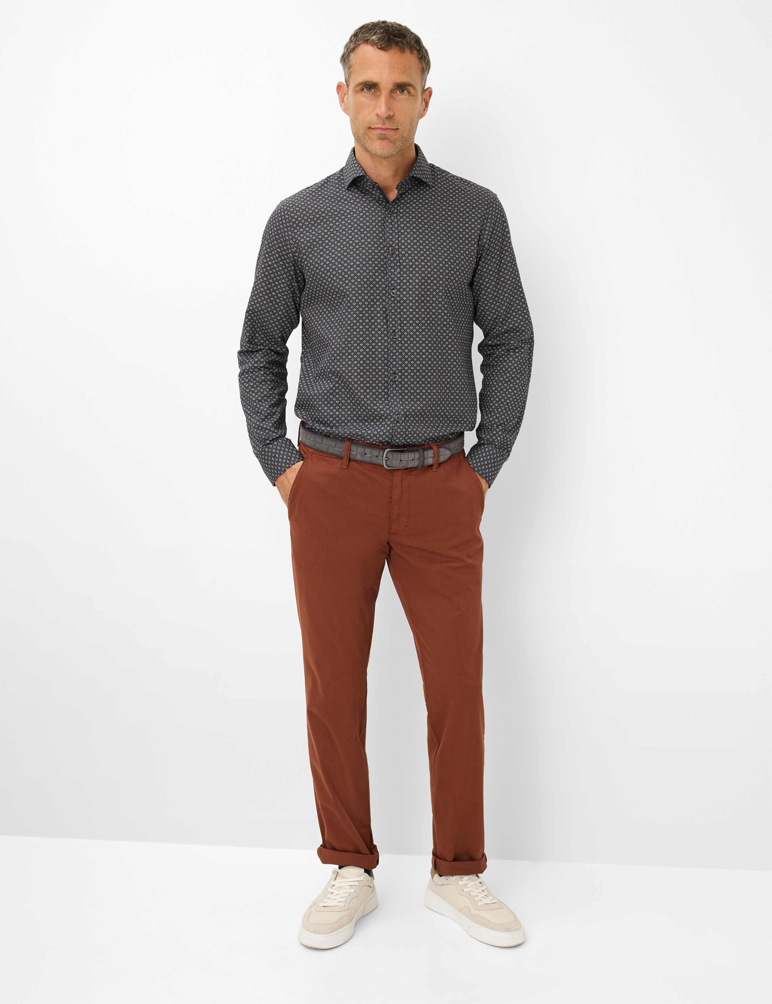 Men Style JIM Brown Modern Fit Model Outfit