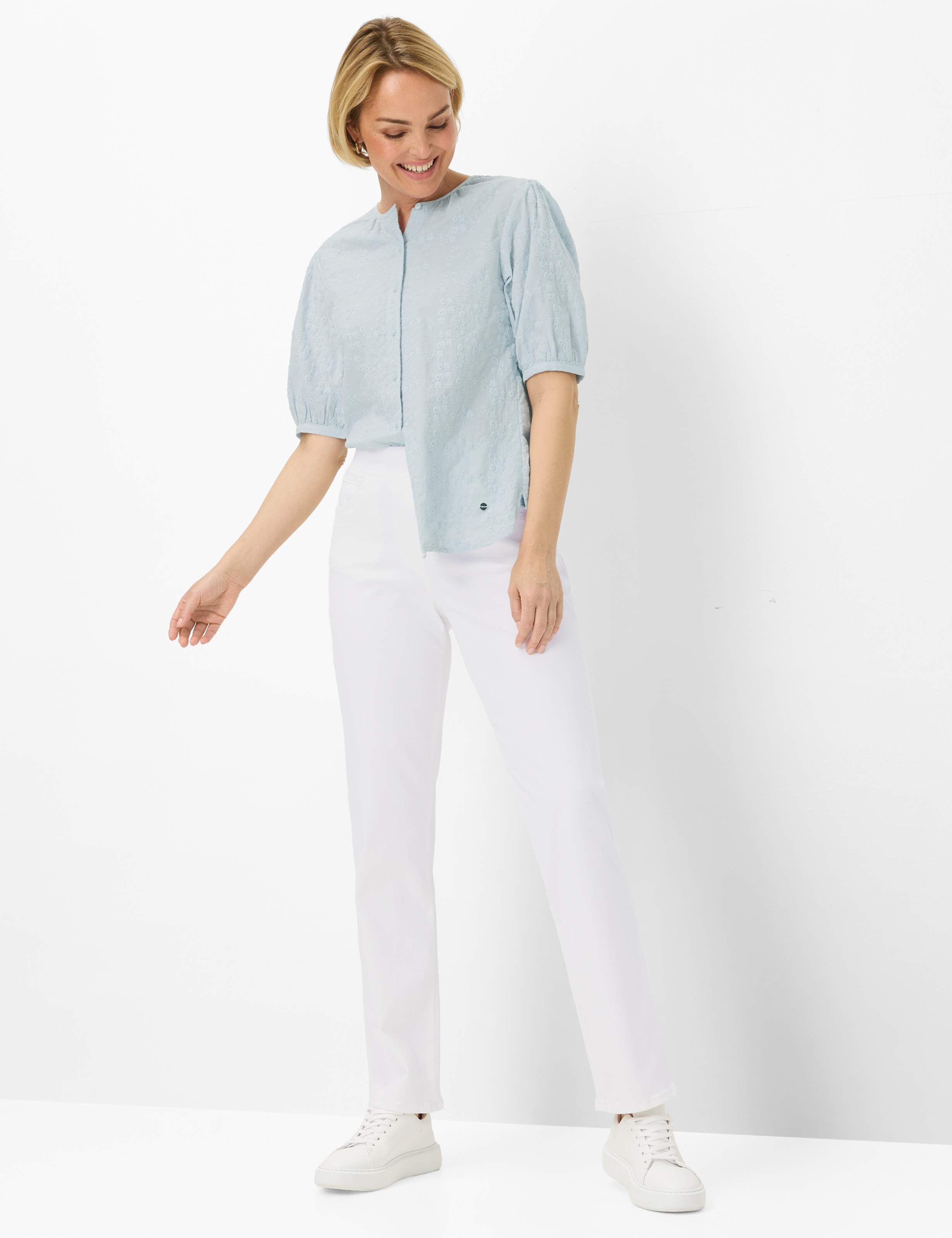 Dames Style CARINA FUN Denim Wit Comfort Plus Fit Model outfit
