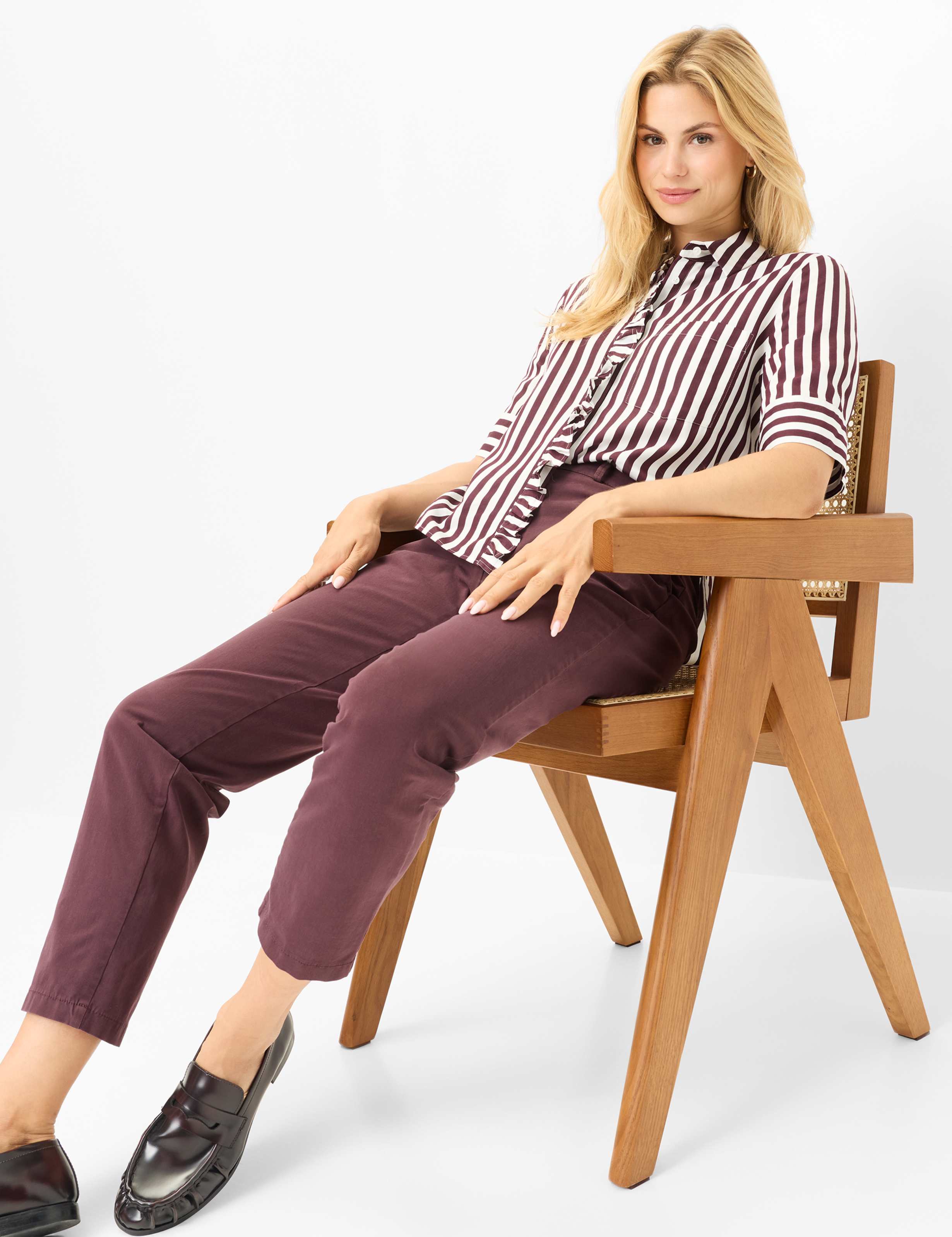 Femme Style MARON S Violette Foncé Regular Fit Détail 1