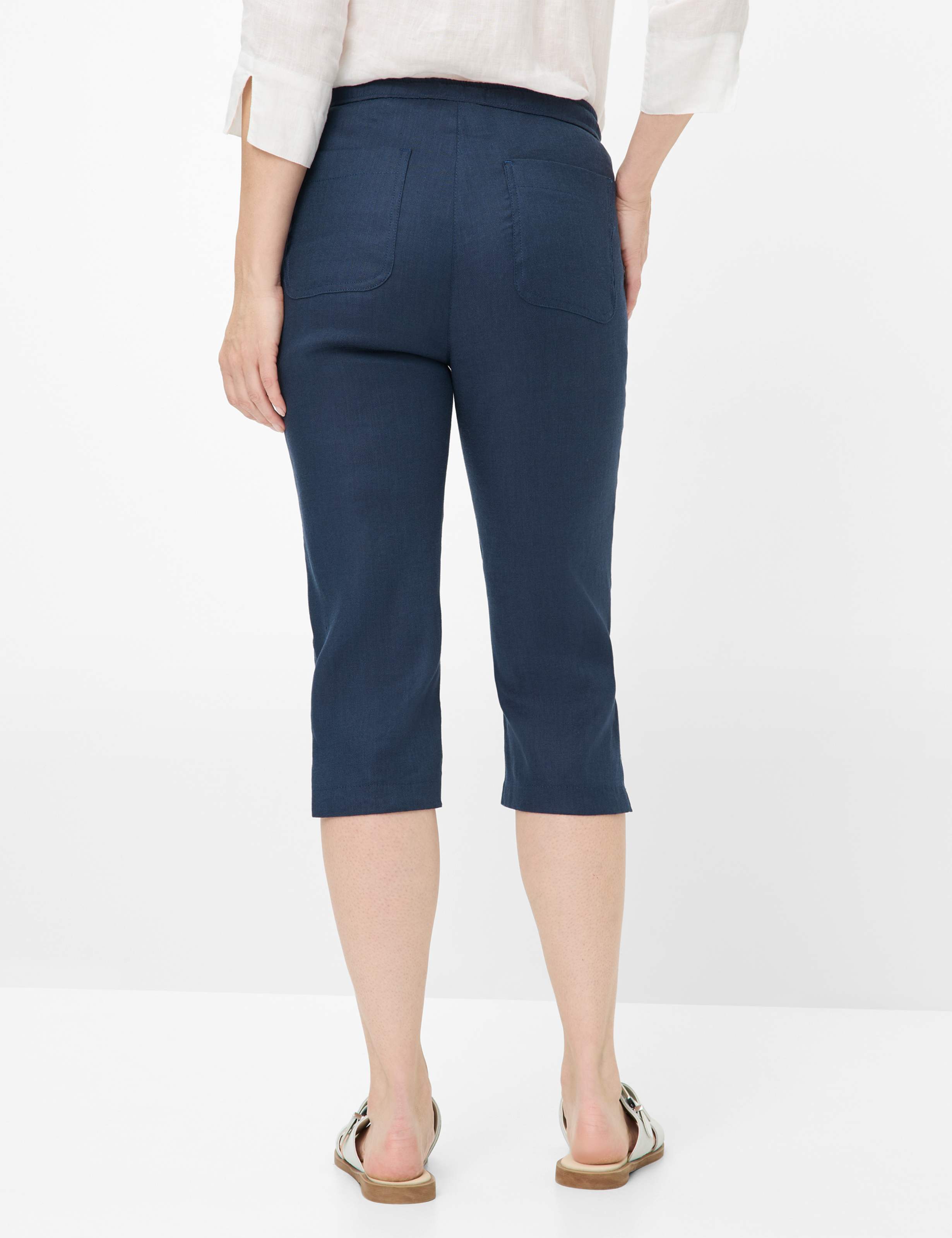 Damen Style PHILIPPA CAPRI Dunkelblau Slim Fit Model Rueck
