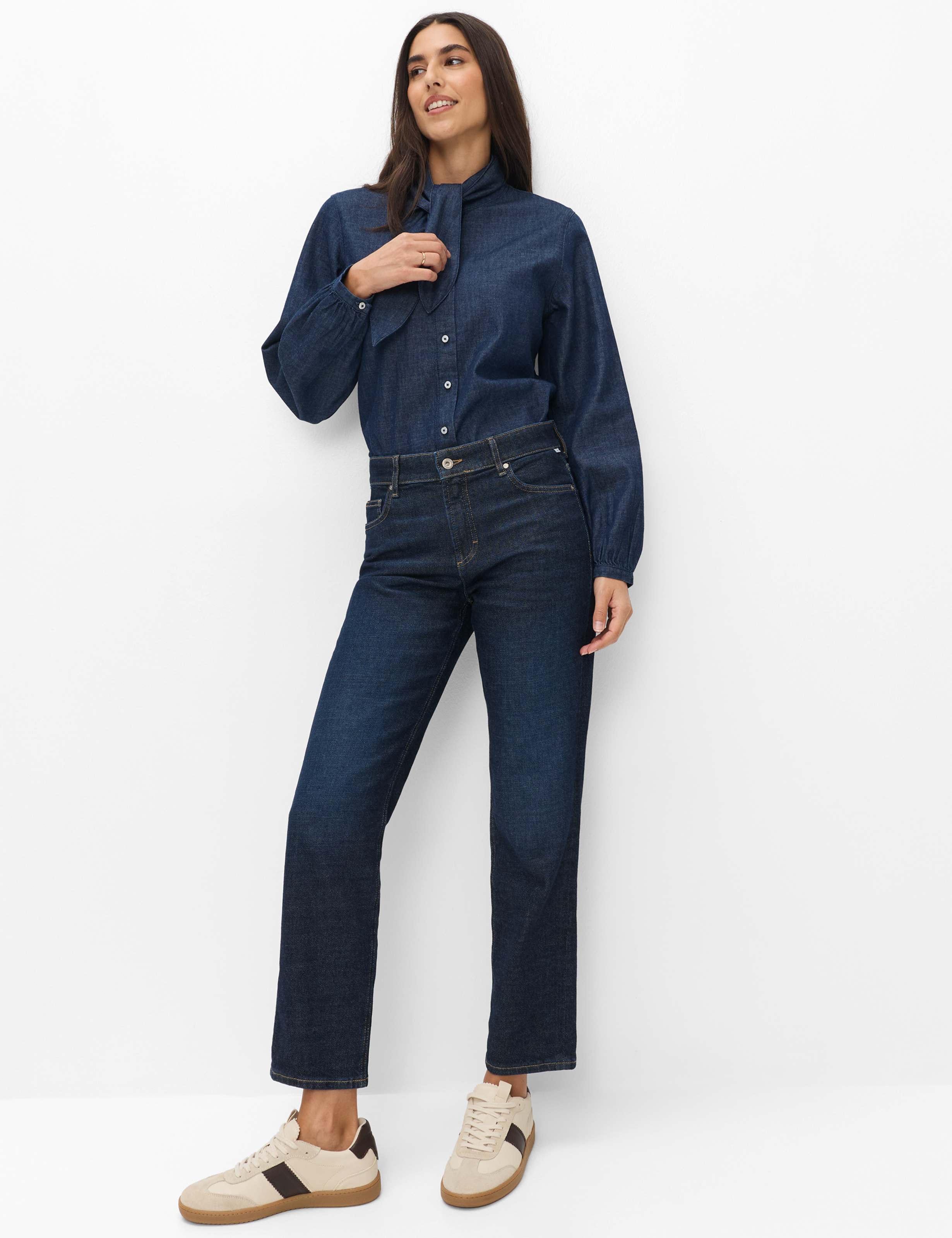 Femme Style VELIA Denim Bleu Foncé  Tenue du mannequin