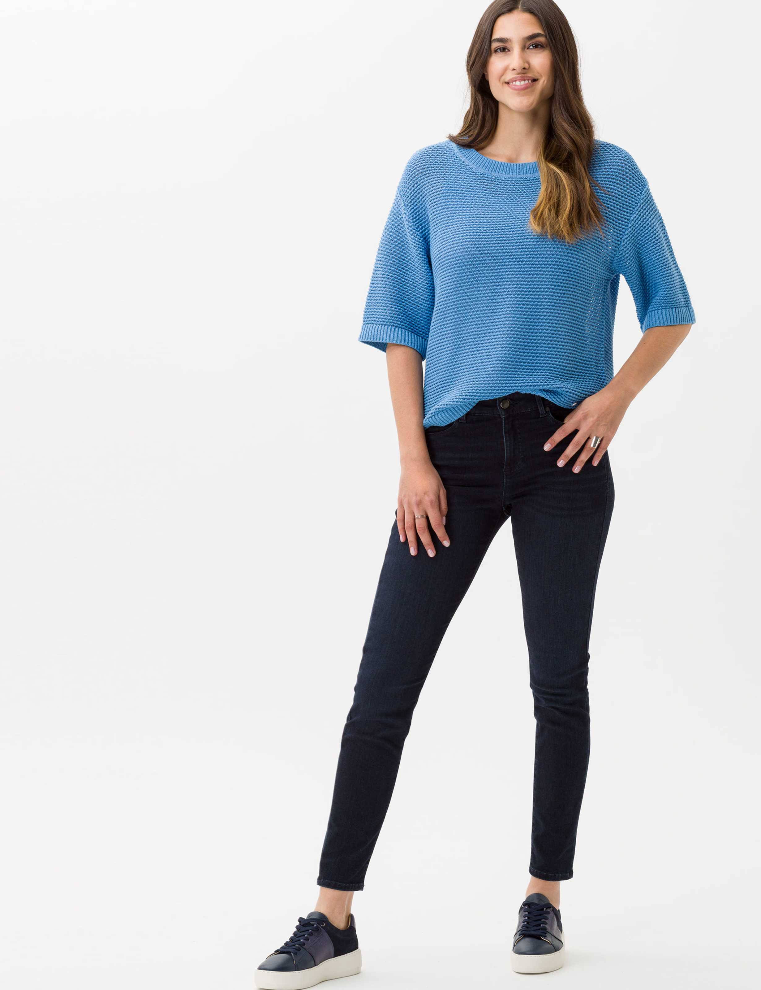 Damen Style ANA Denim Dunkelblau Skinny Fit Model Outfit