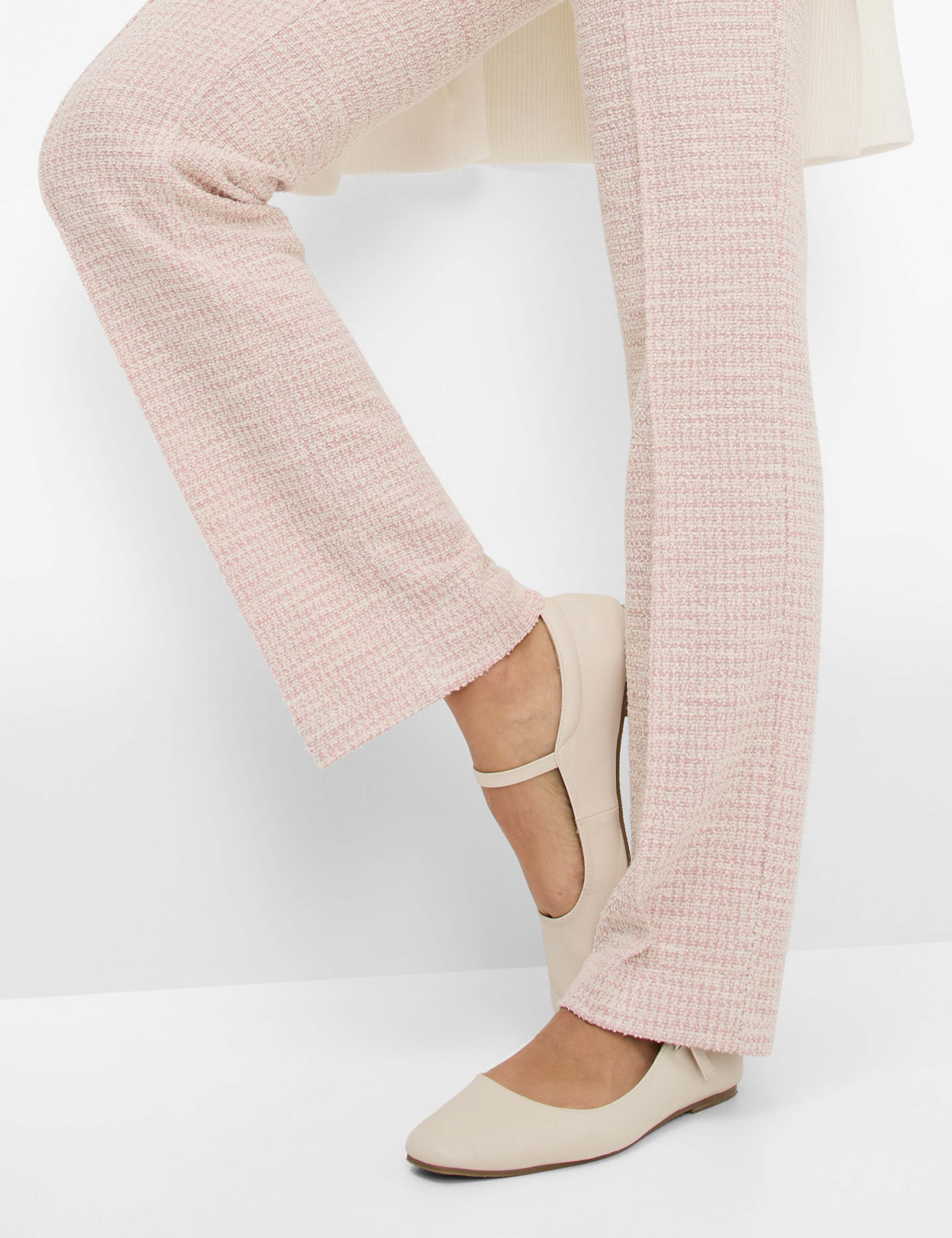 Women Style MARON Rose Regular Fit Detail 1