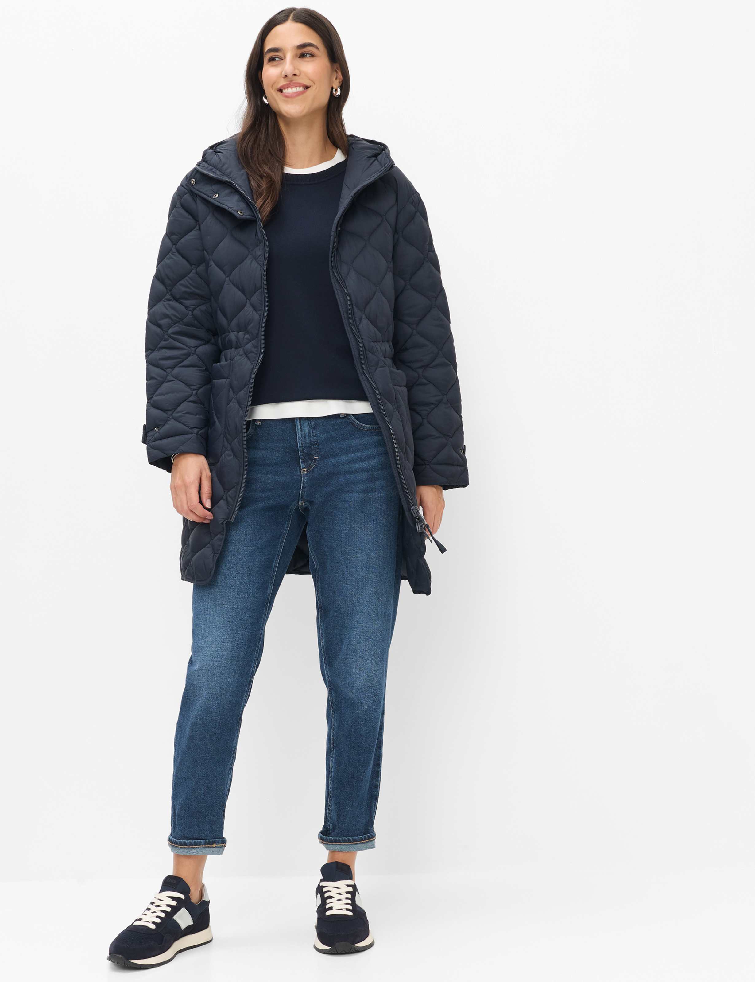 Femme Style KAYA Bleu Foncé  Tenue du mannequin