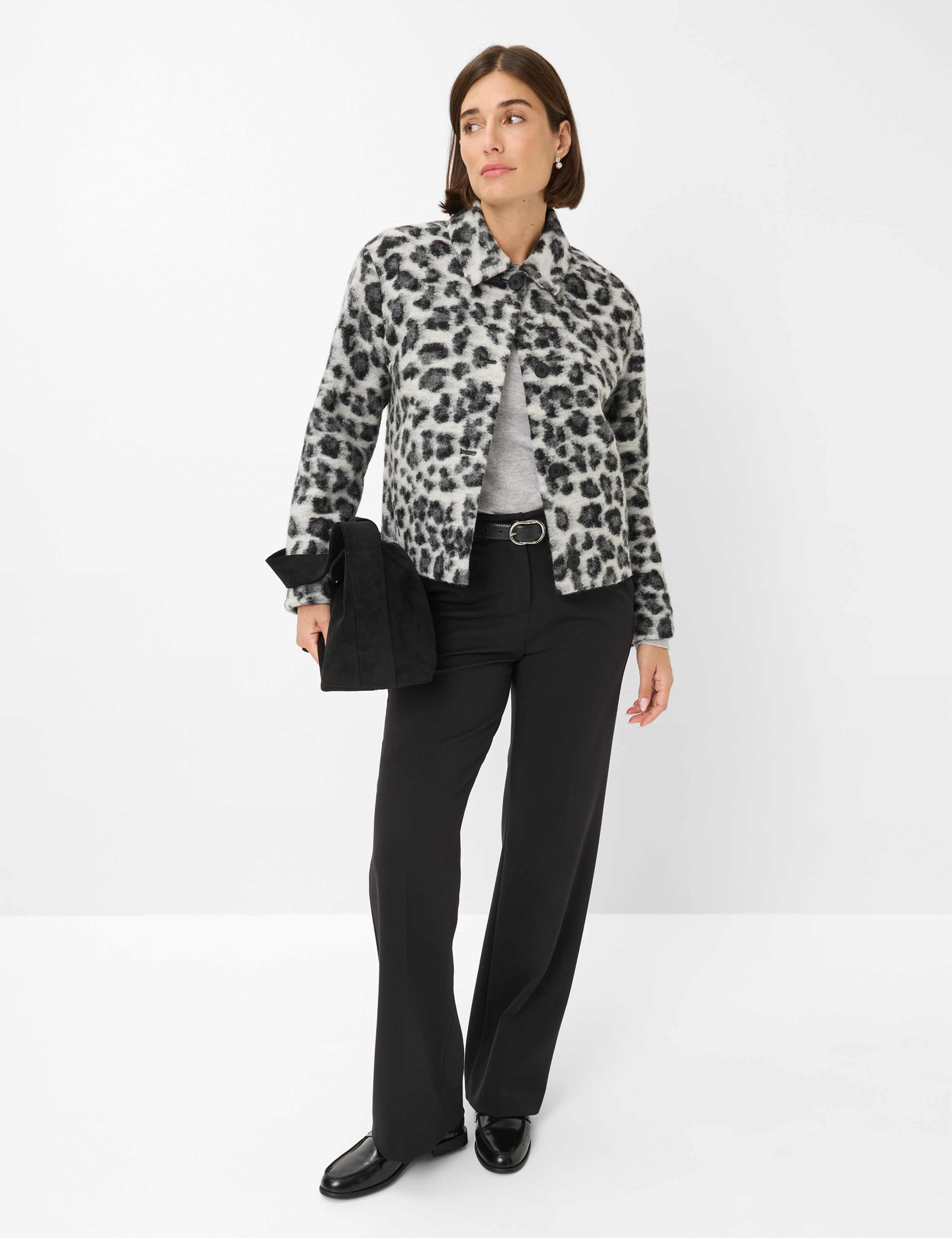 Women Style LINZ Black  Model Outfit