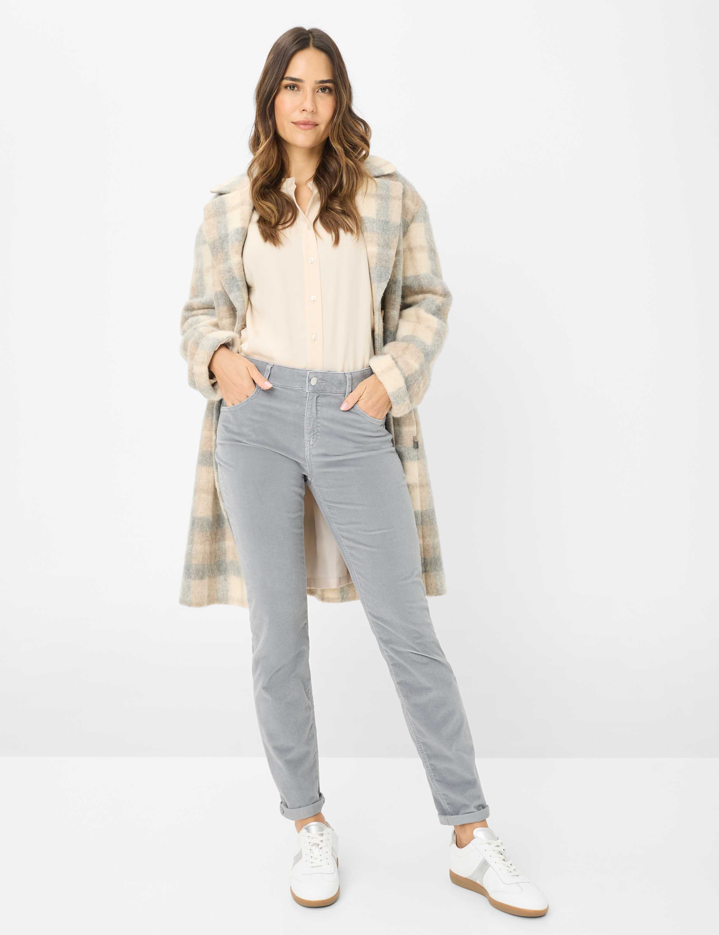 Damen Style SHAKIRA Grau Slim Fit Model Outfit