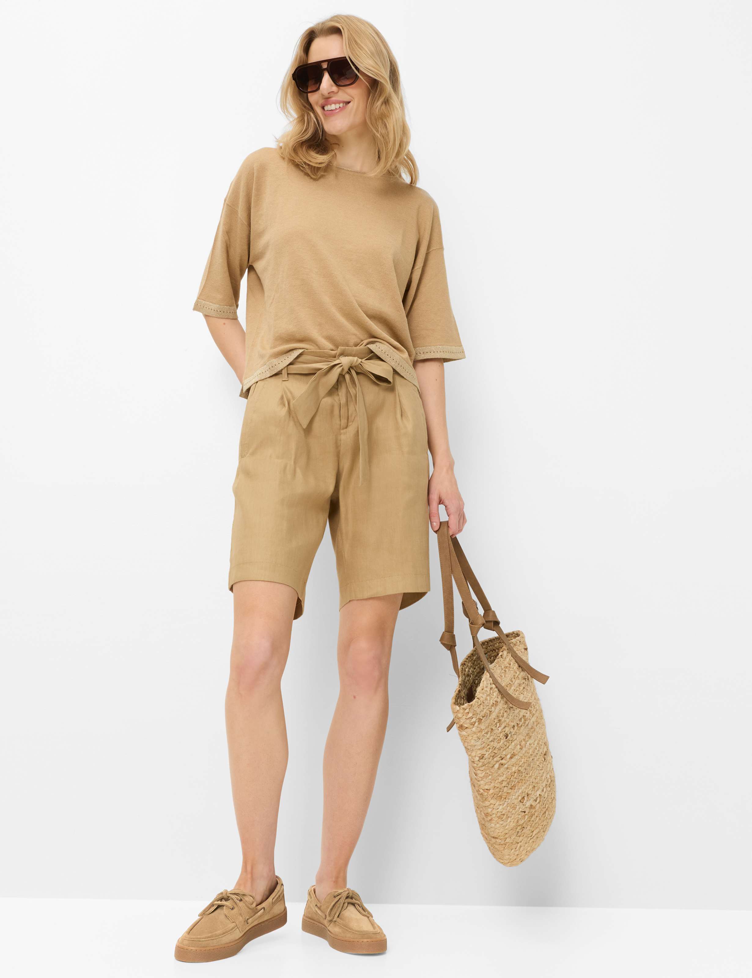 Damen Style MAINE B Beige Wide Leg Model Outfit