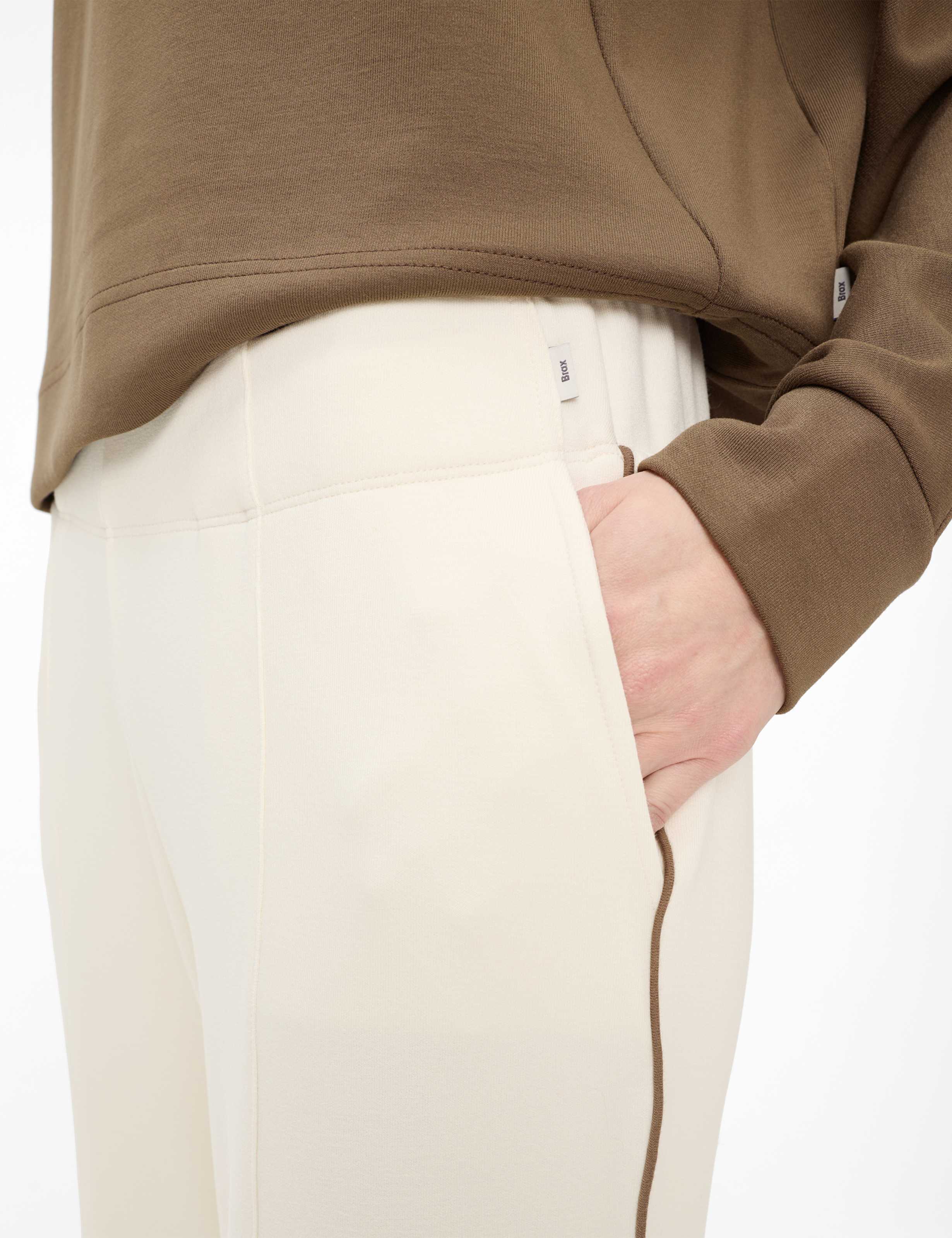 Femme Style MALIA Blanc Crème  Détail 2