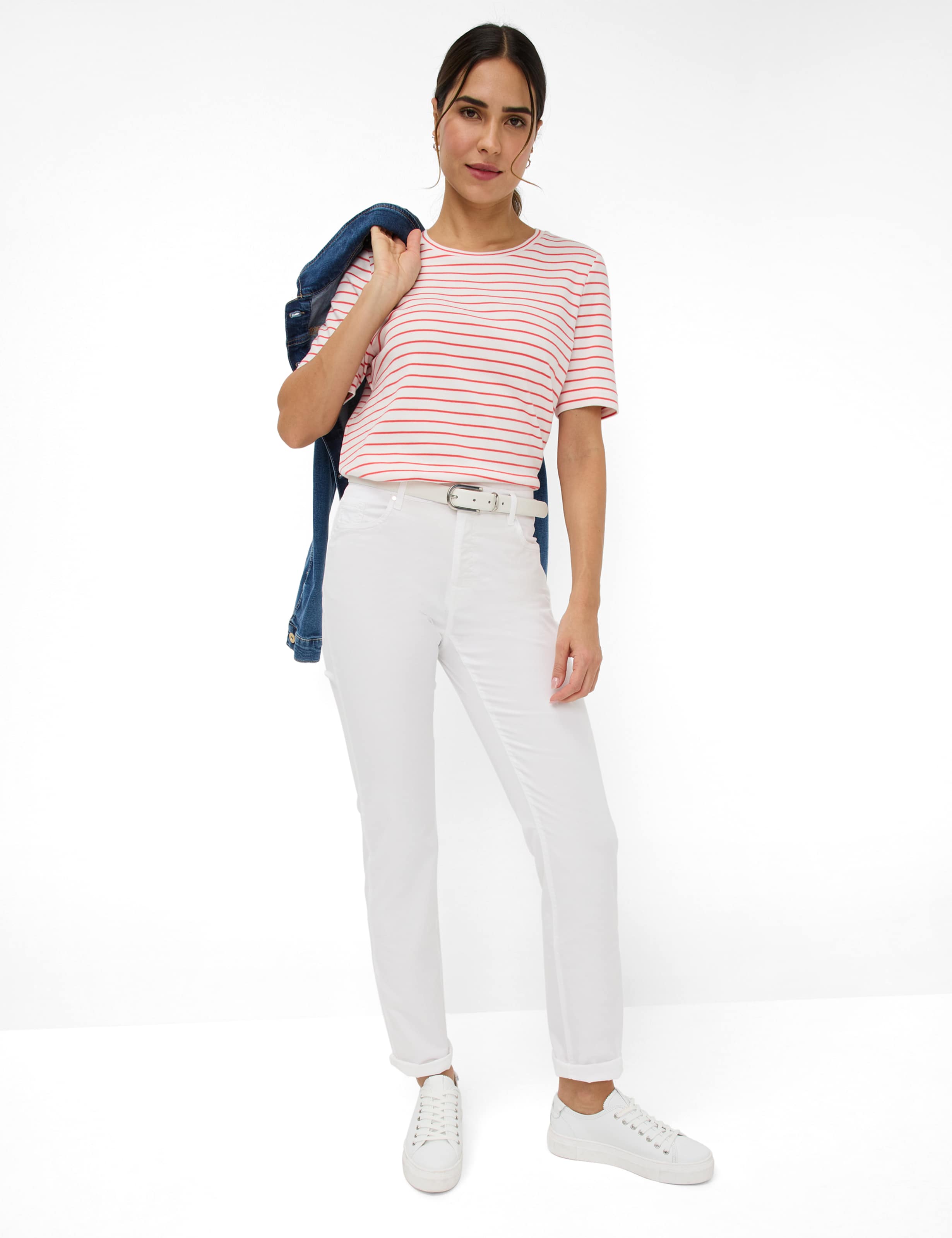 Damen Style CAROLA Weiß Feminine Fit Model Outfit