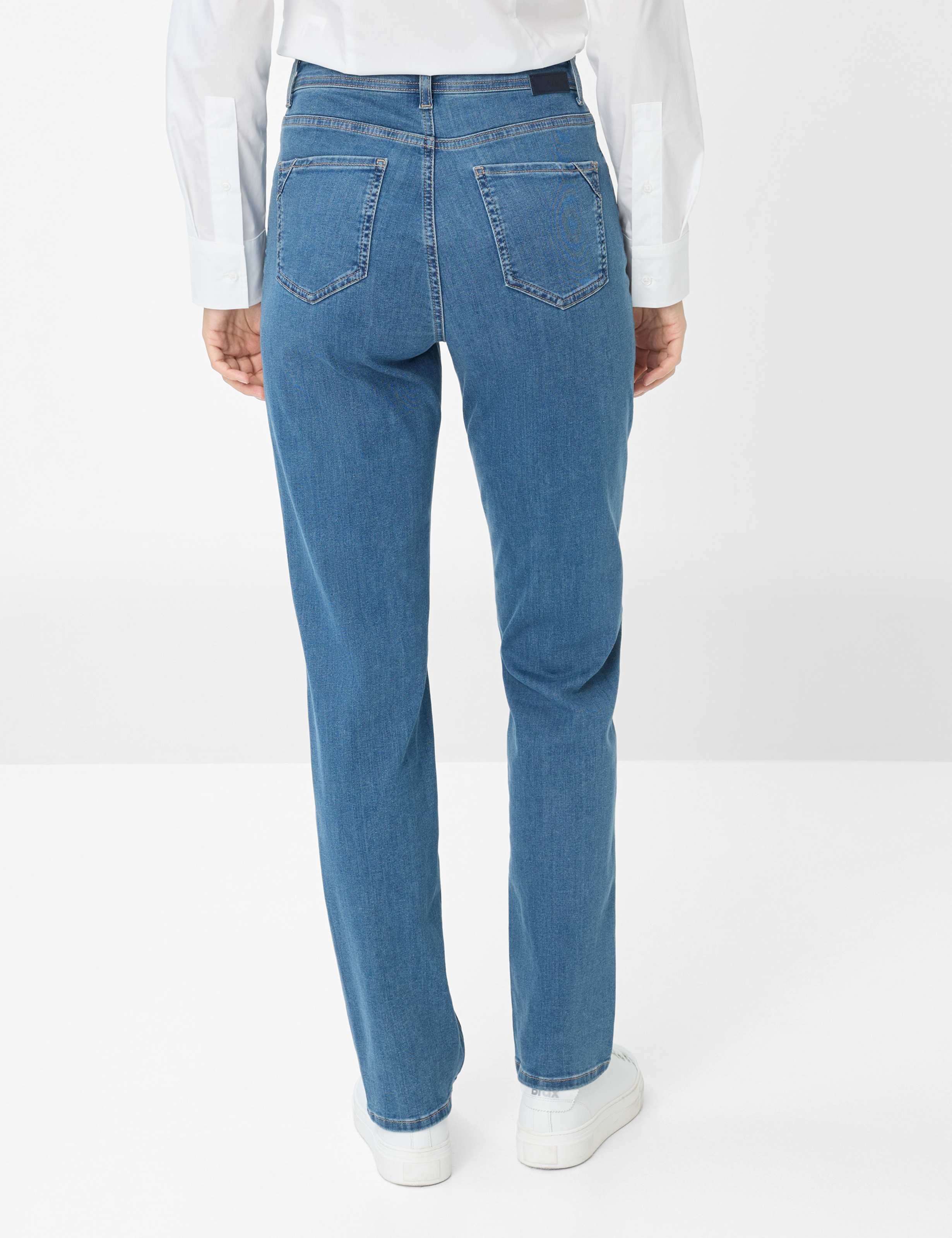 Damen Style CAROLA Denim Blau Feminine Fit Model Rueck