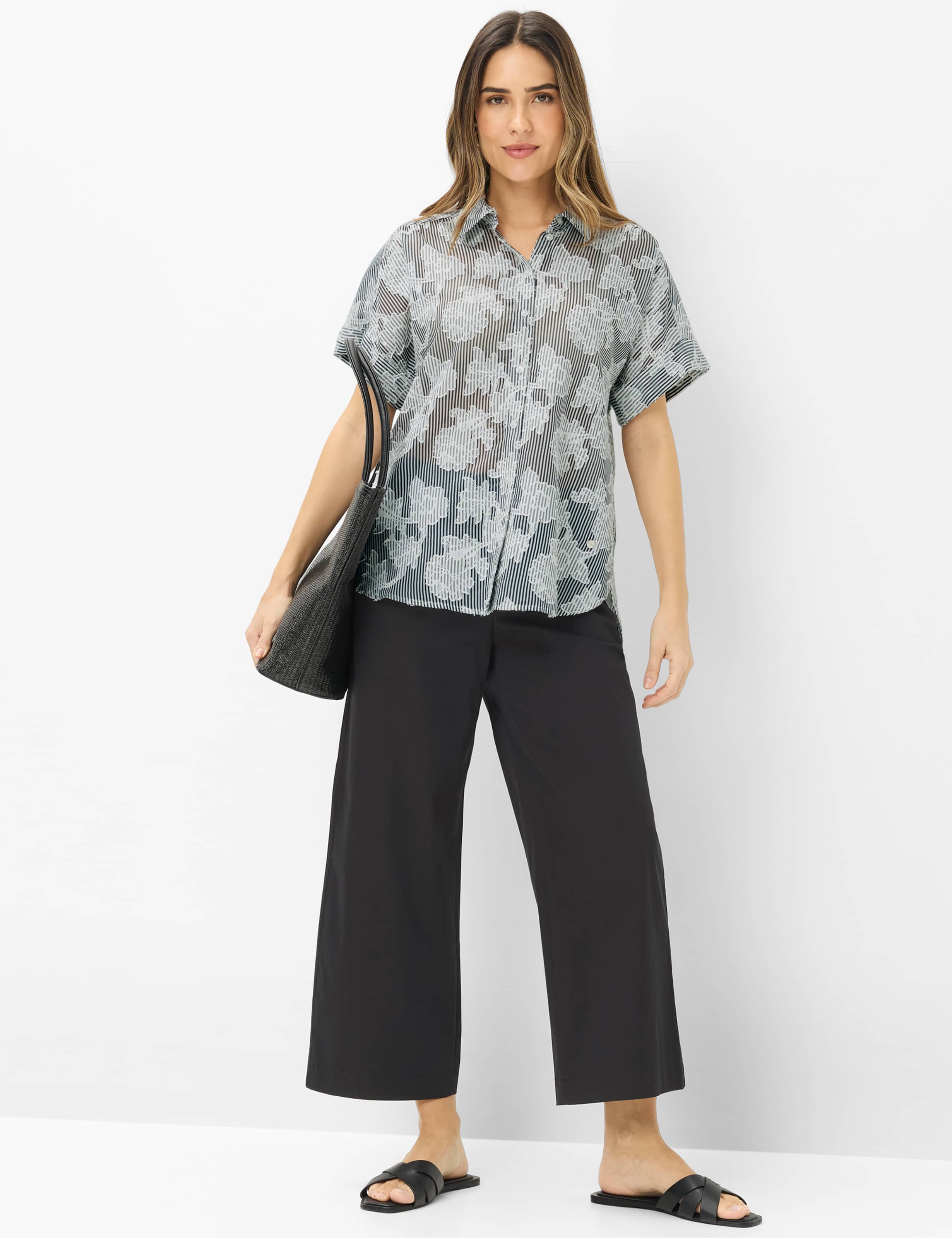 Femme Style VIV Bleu Foncé  Tenue du mannequin