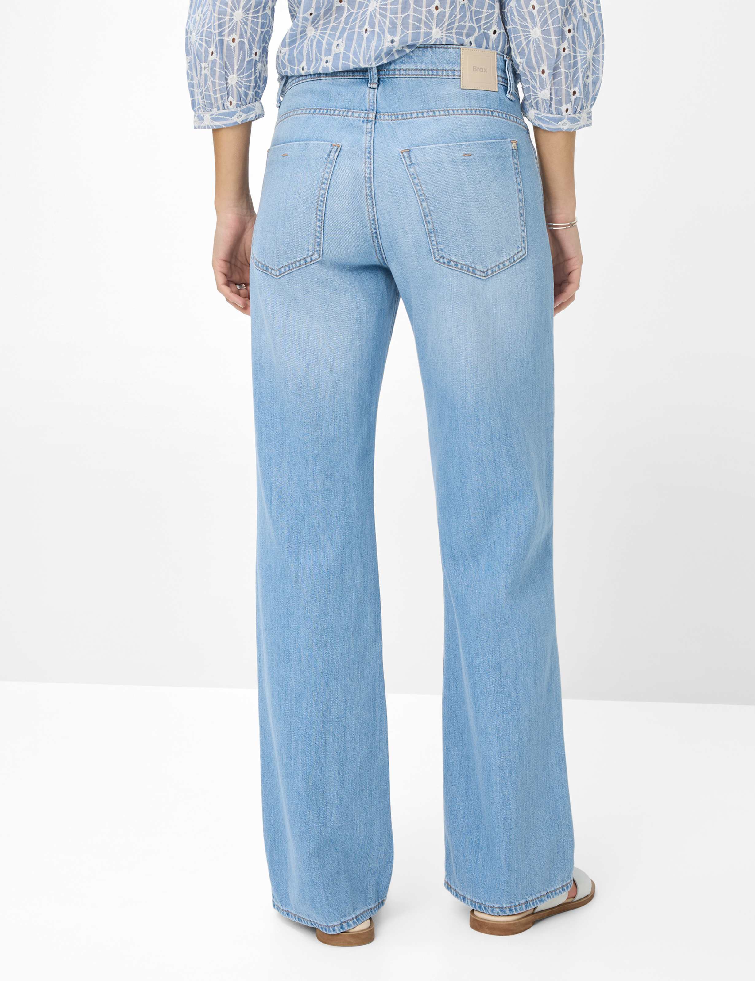 Damen Style MAINE Denim Hellblau Wide Leg Model Rueck