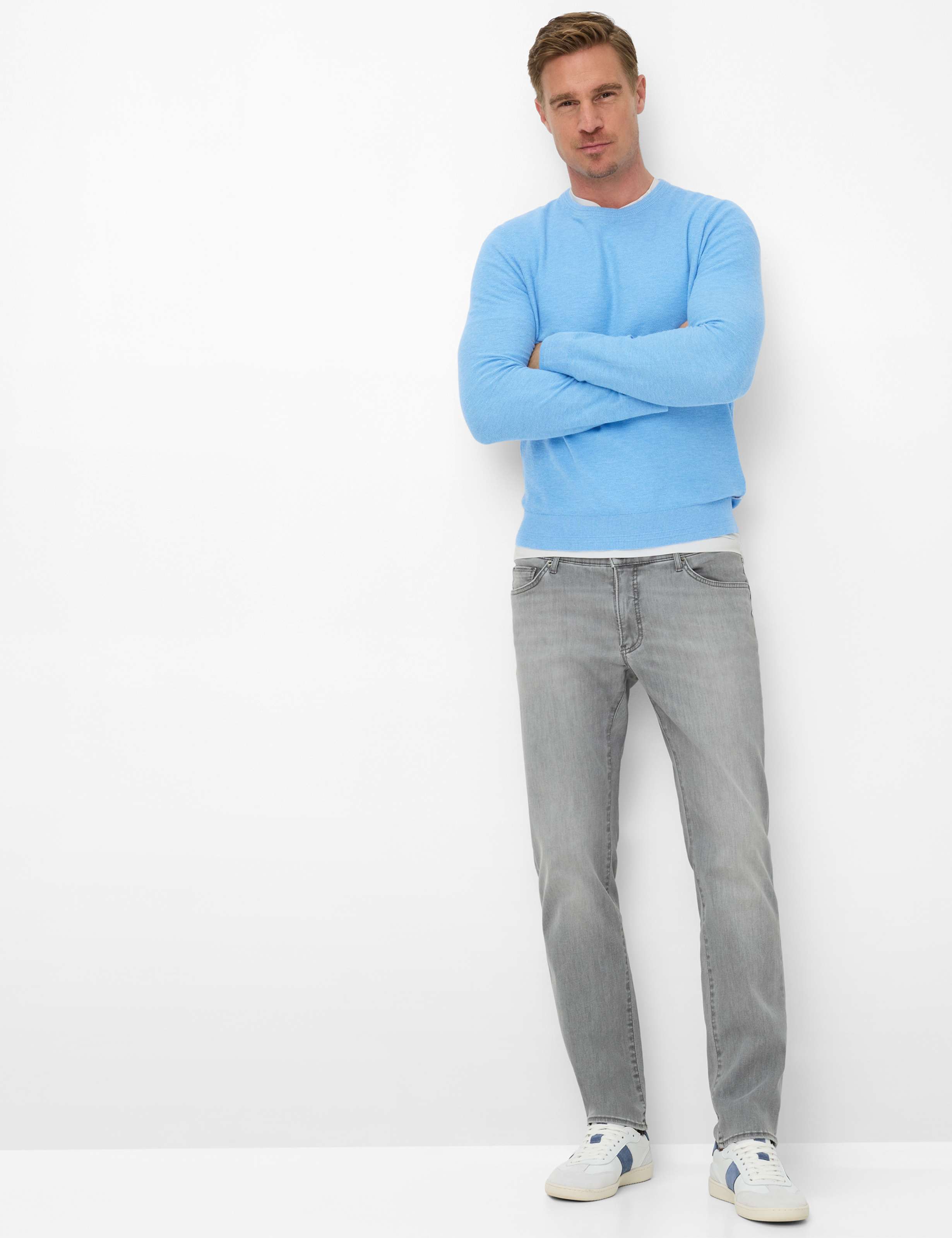 Men Style CHUCK Denim Light Gray Modern Fit Model Outfit