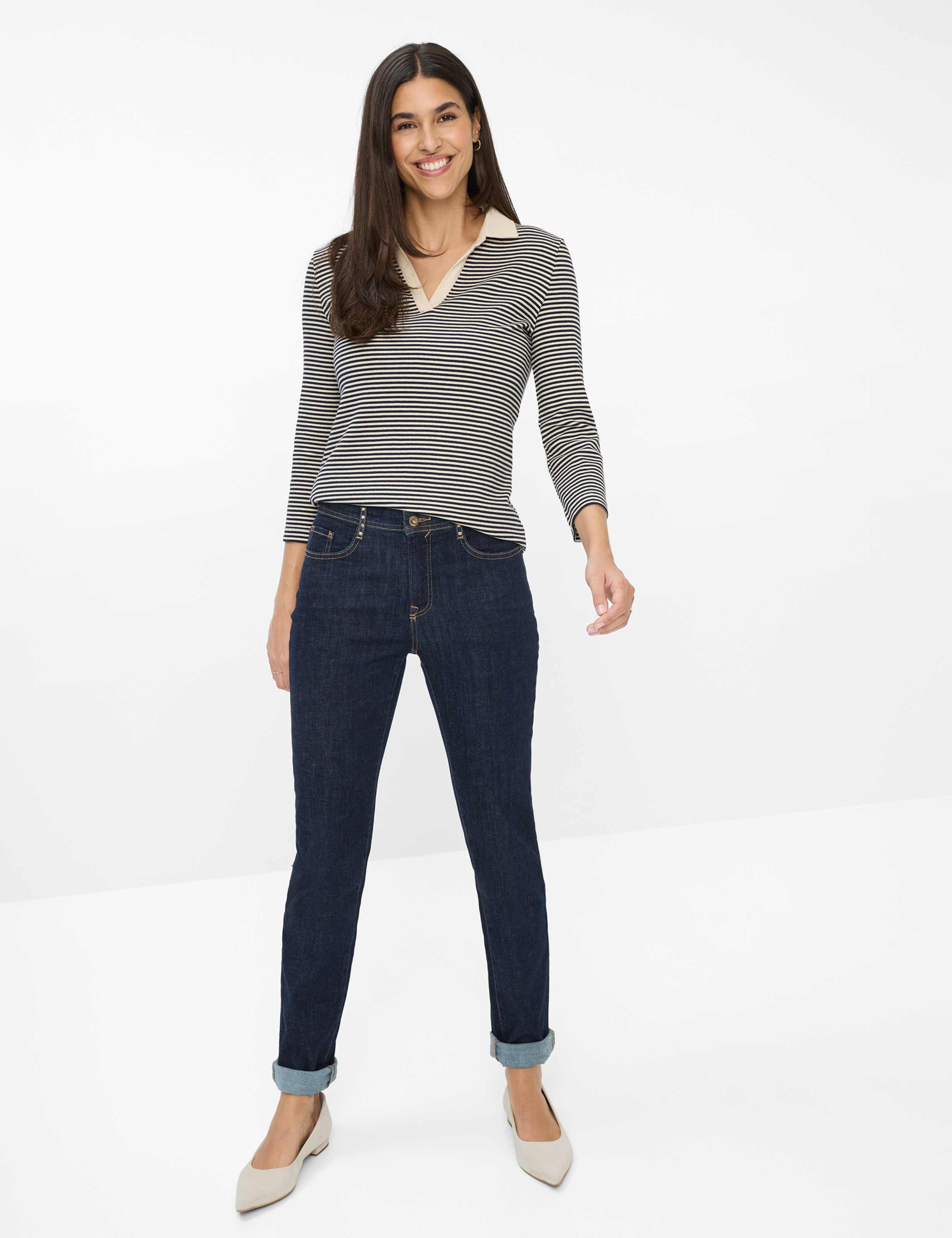 Women Style CAROLA Denim Dark Blue Feminine Fit Model Outfit