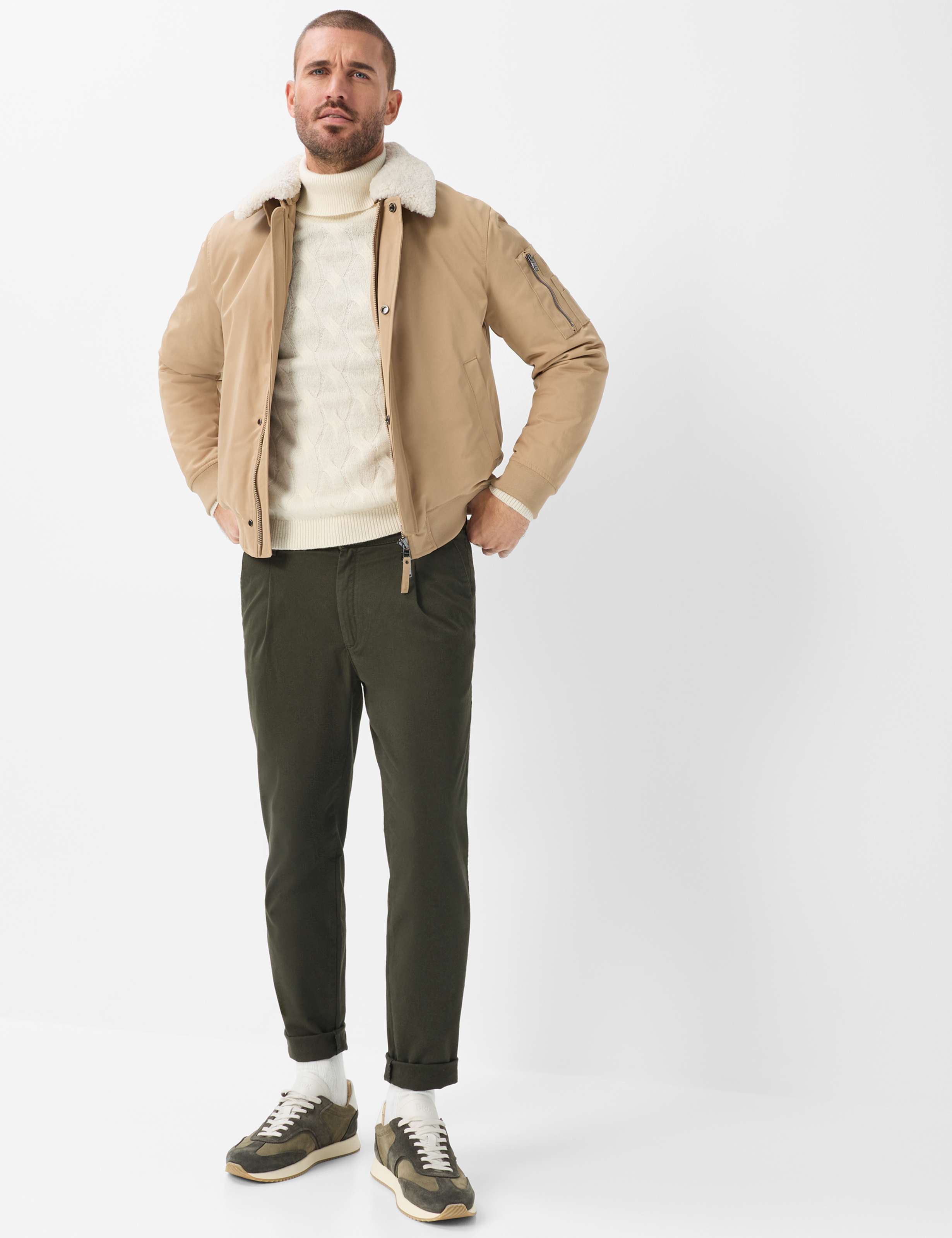 Homme Style TINO Vert Foncé Tapered Fit Tenue du mannequin