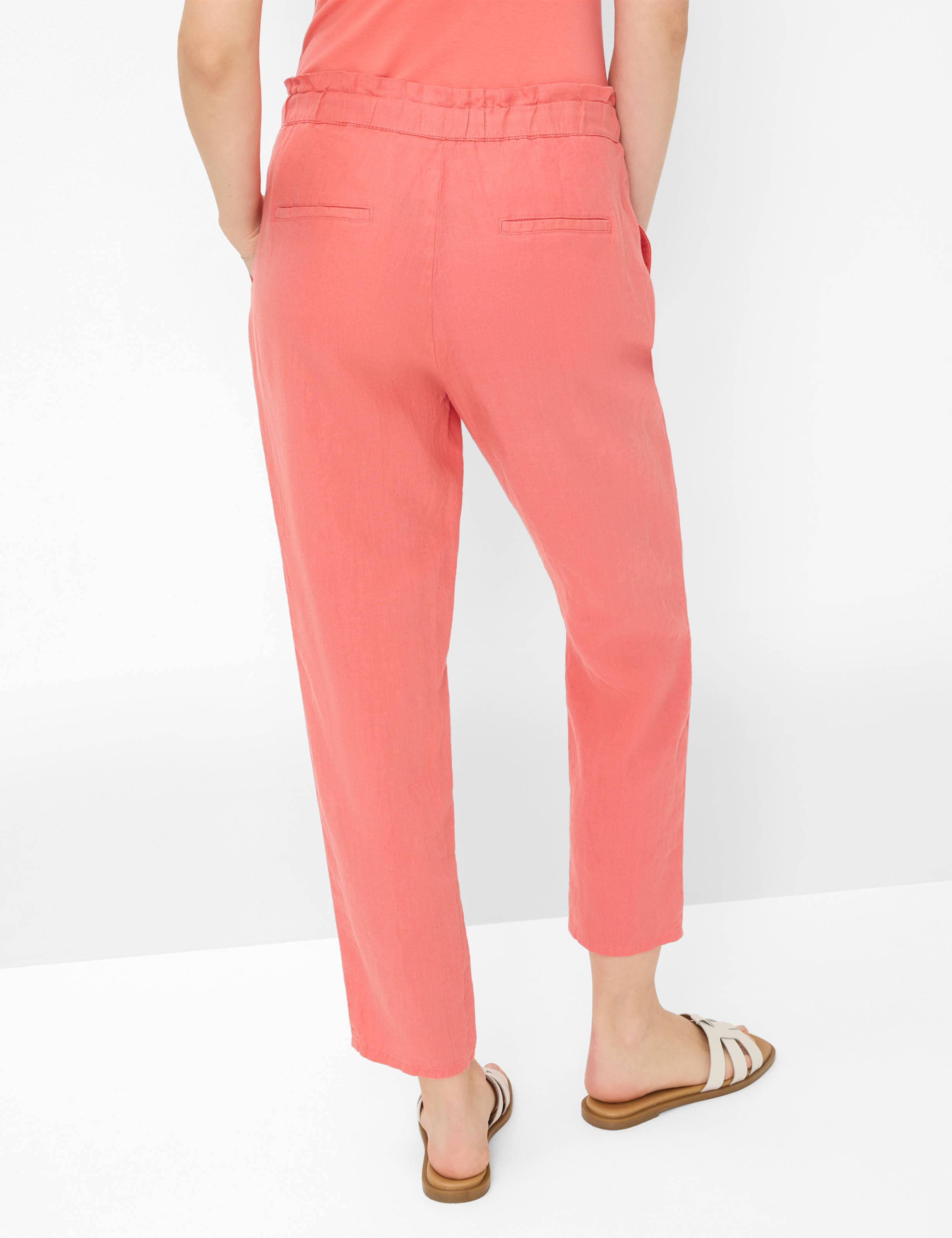 Damen Style MONA S Hellrot Relaxed Fit Model Rueck