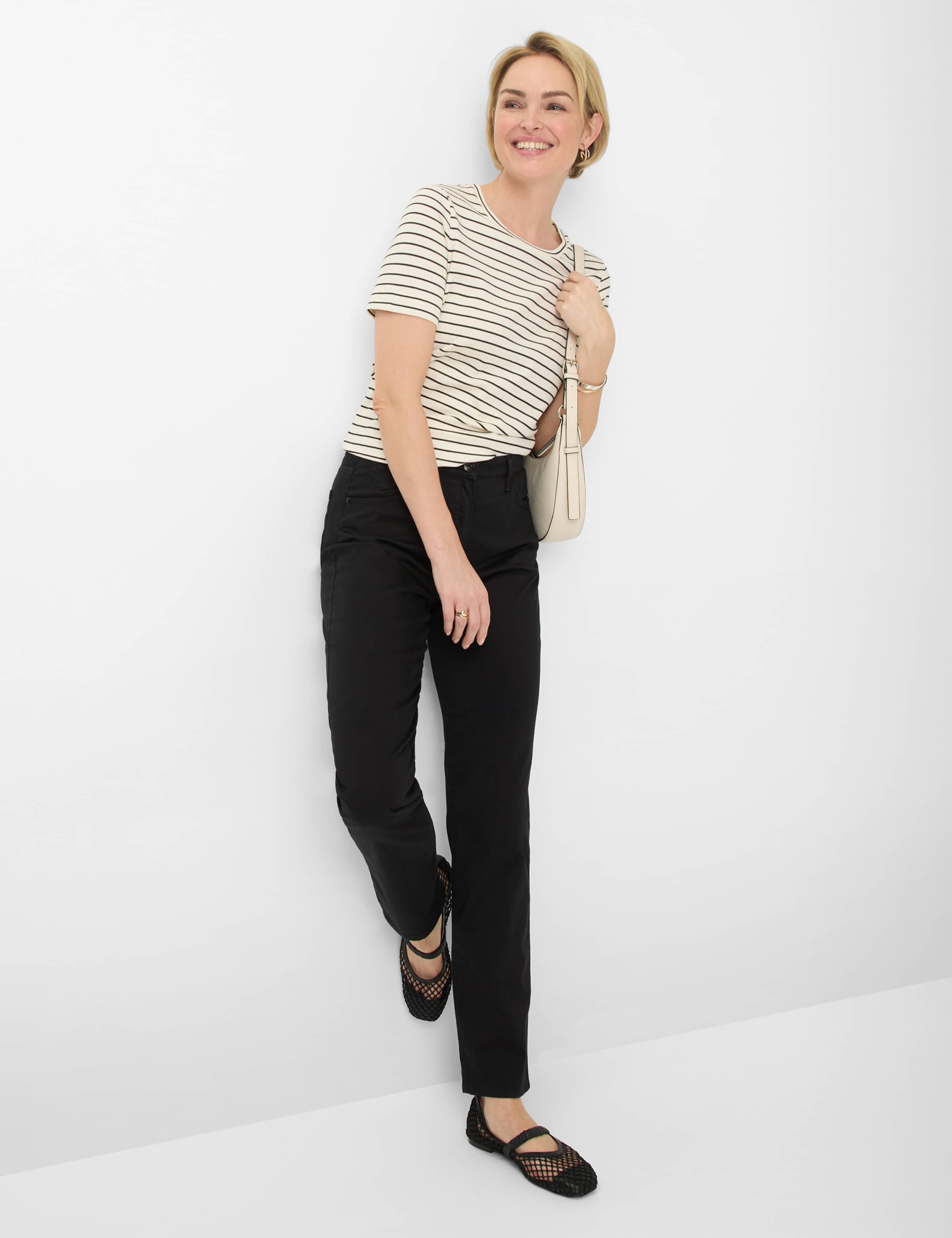 Damen Style CORRY Schwarz Comfort Plus Fit Model Outfit