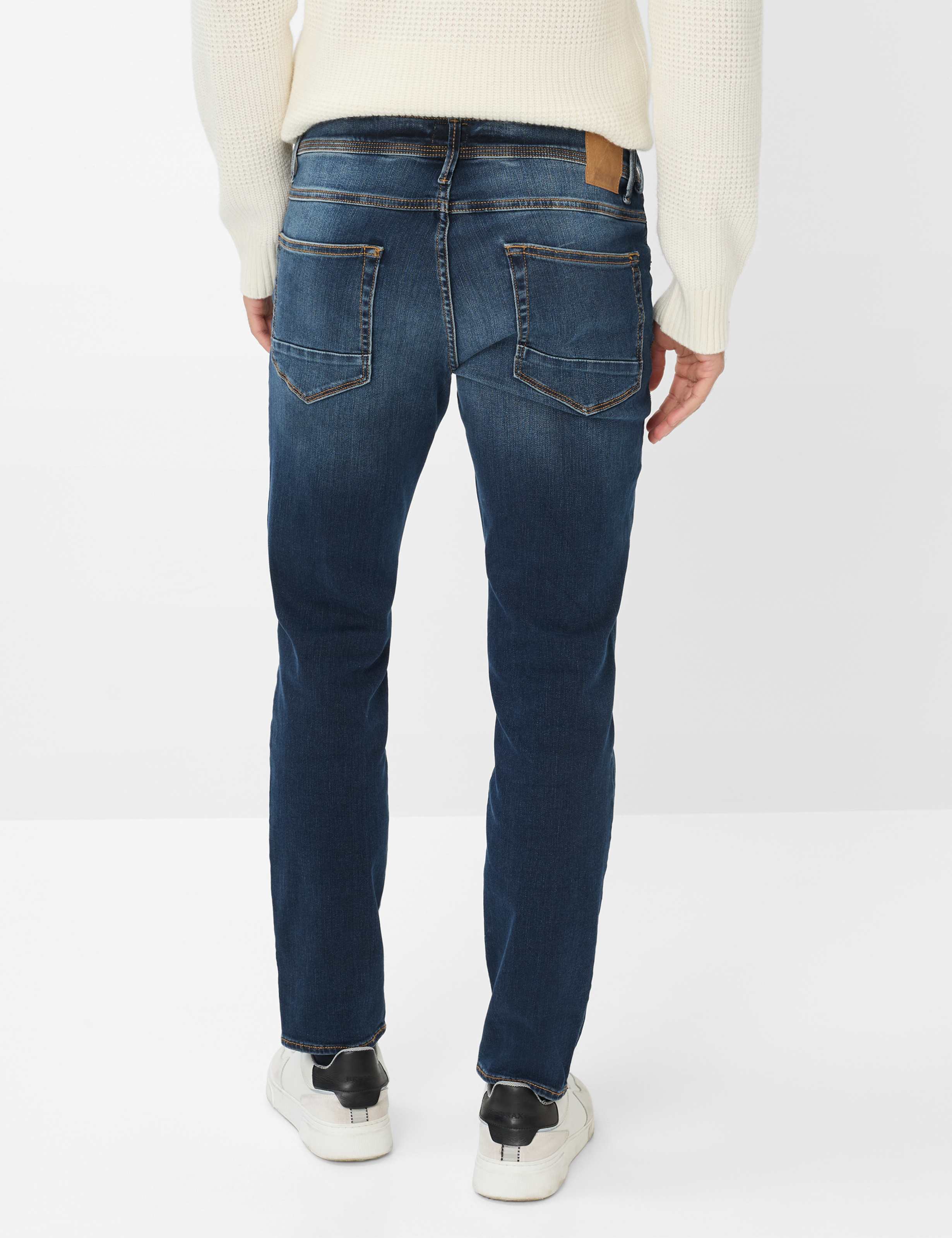 Herren Style CHRIS Denim Dunkelblau Slim Fit Model Rueck