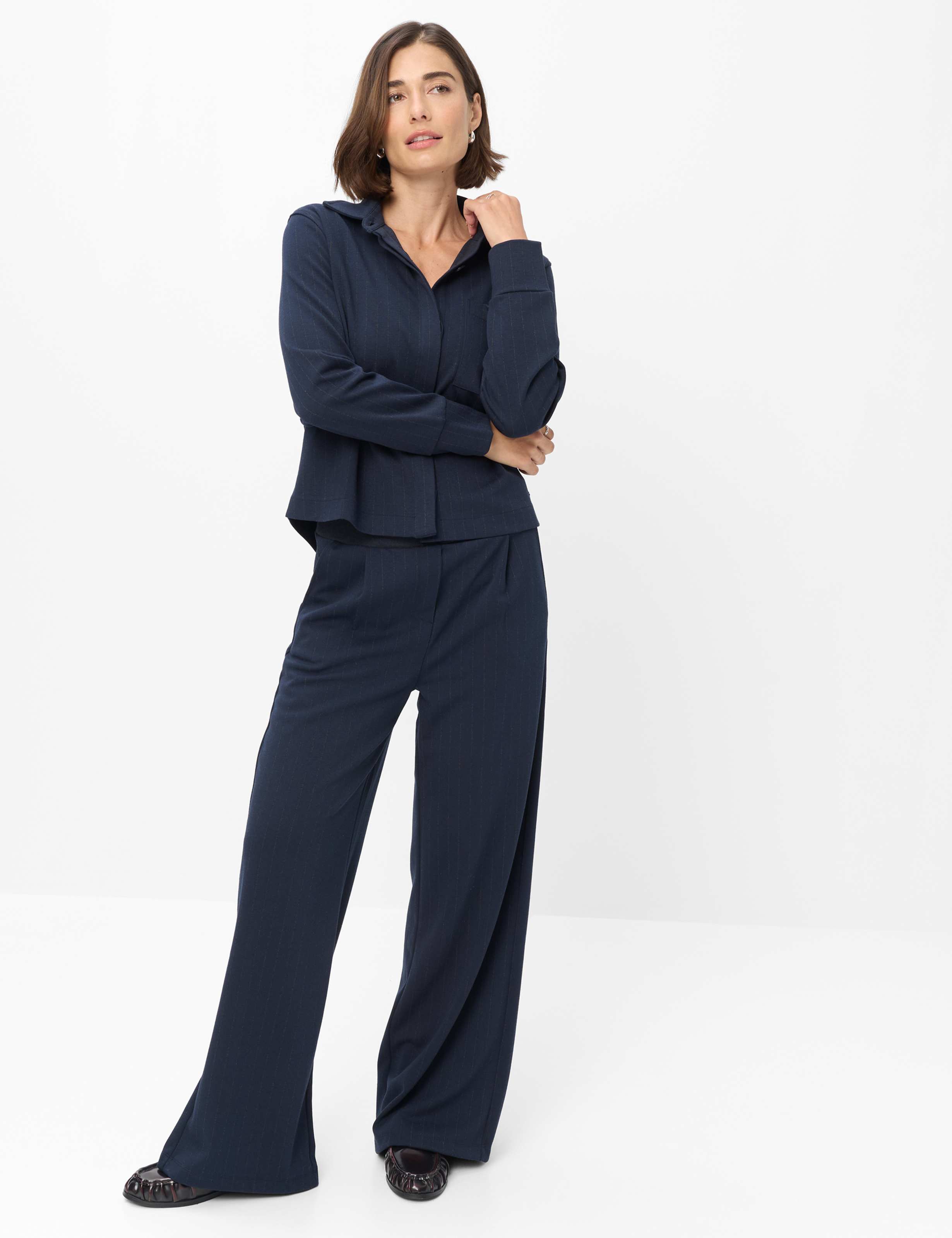 Femme Style BETTE L Bleu Foncé  Tenue du mannequin
