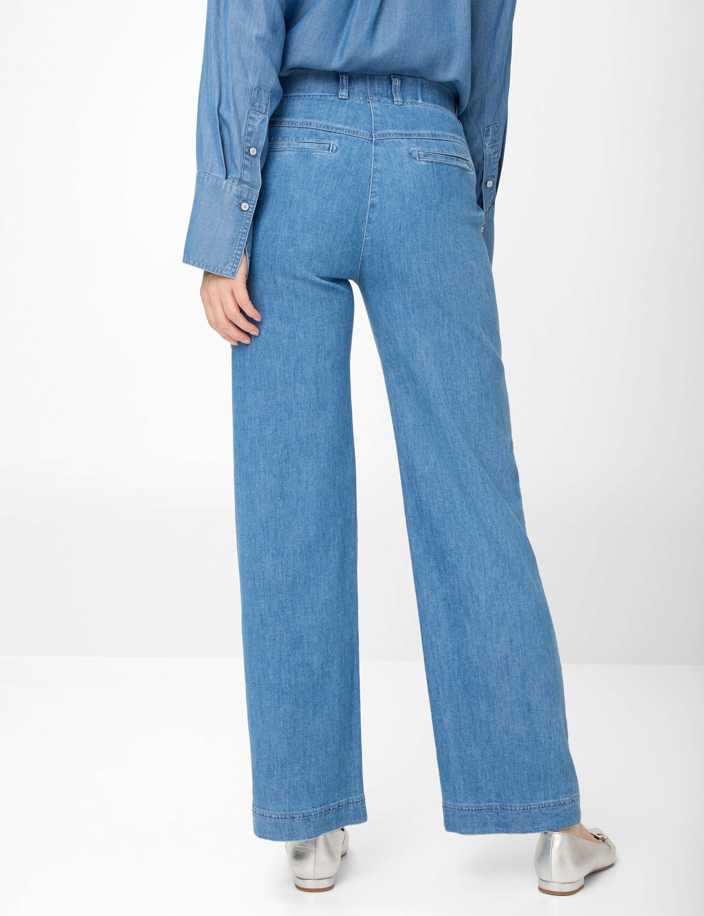 Damen Style PAM FLARED Denim Hellblau Slim Fit Model Rueck