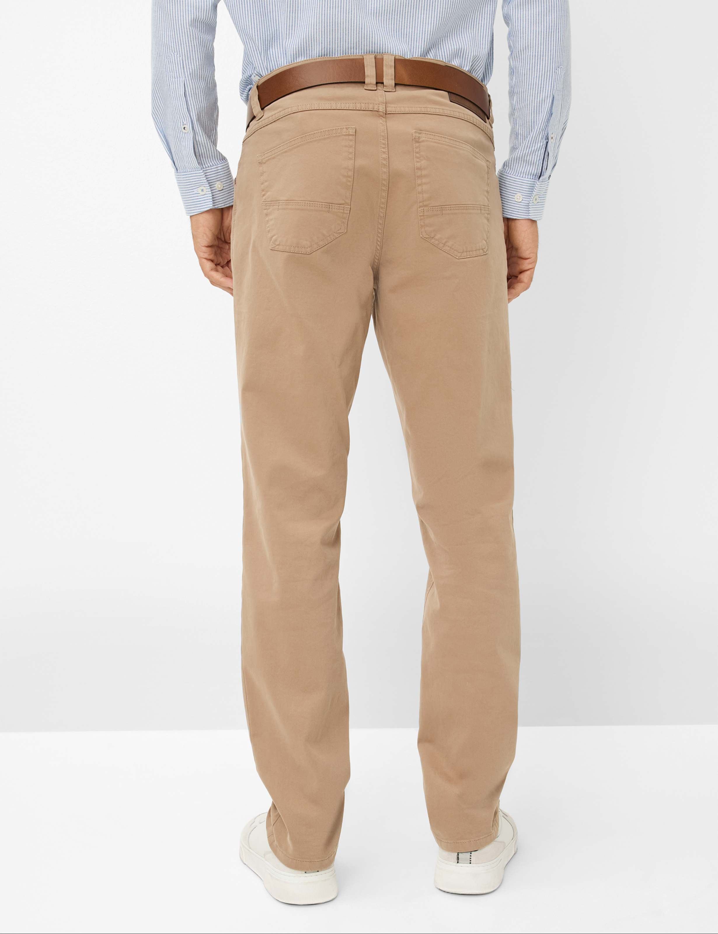 Heren Style LUKE Beige Modern Fit Model achterkant