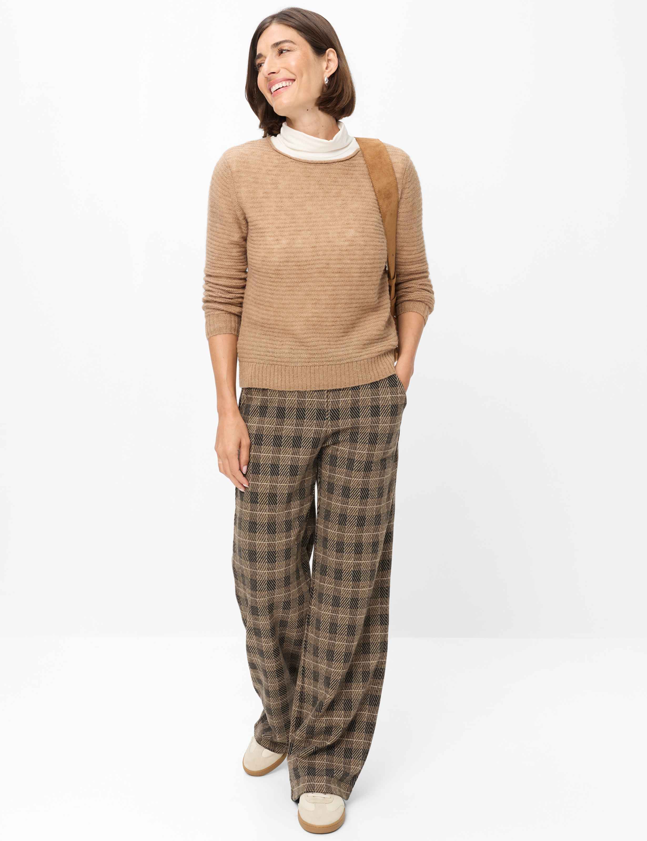 Damen Style LESLEY Beige  Model Outfit