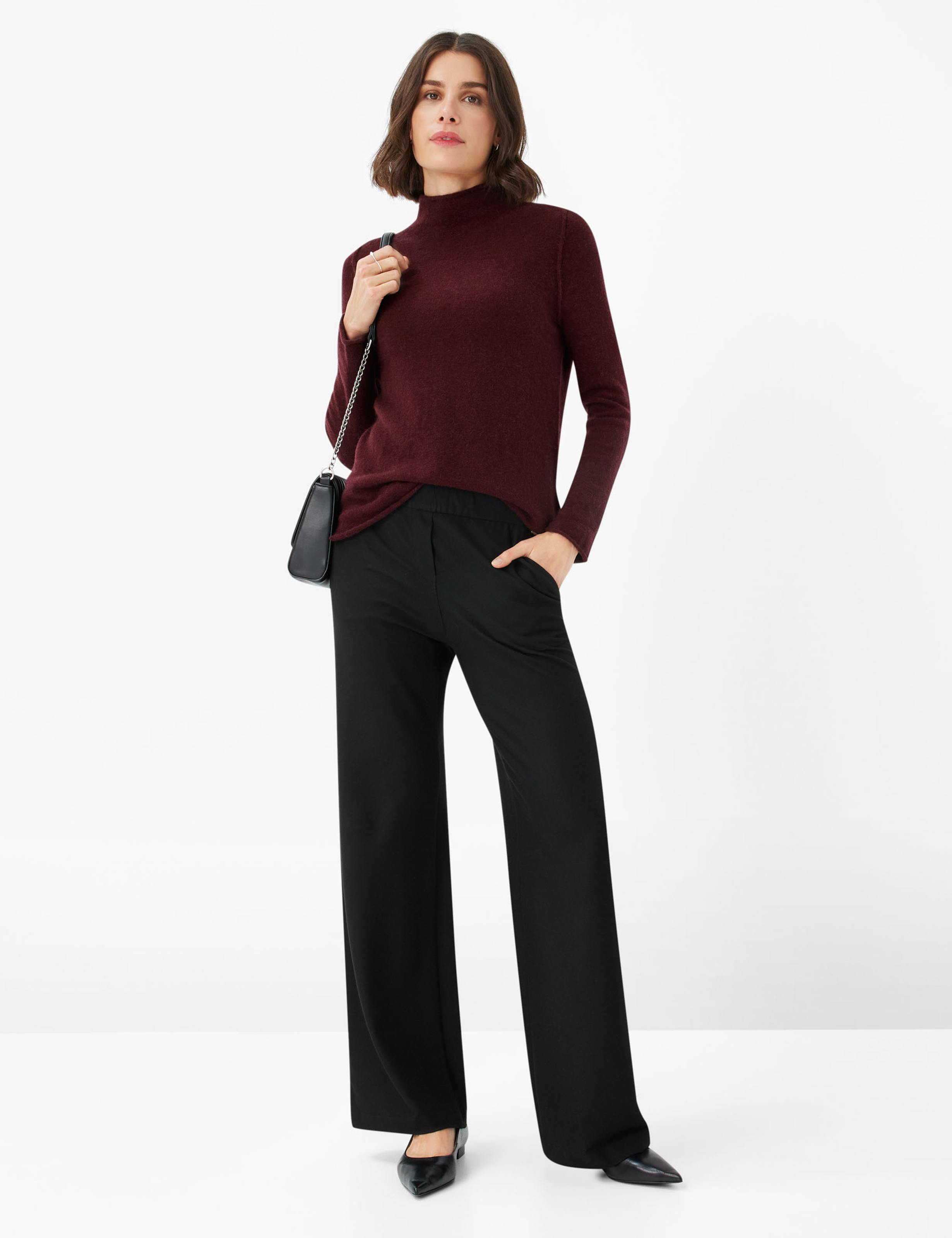 Women Style LEE berry  Model Outfit