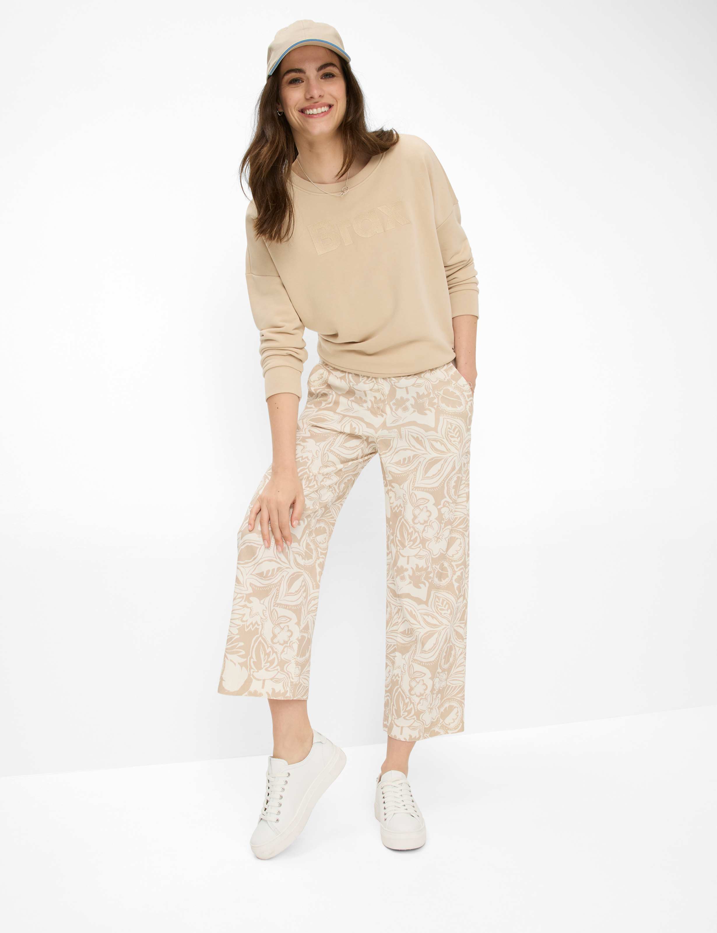 Women Style MAINE S Light Beige Wide Leg Model Outfit