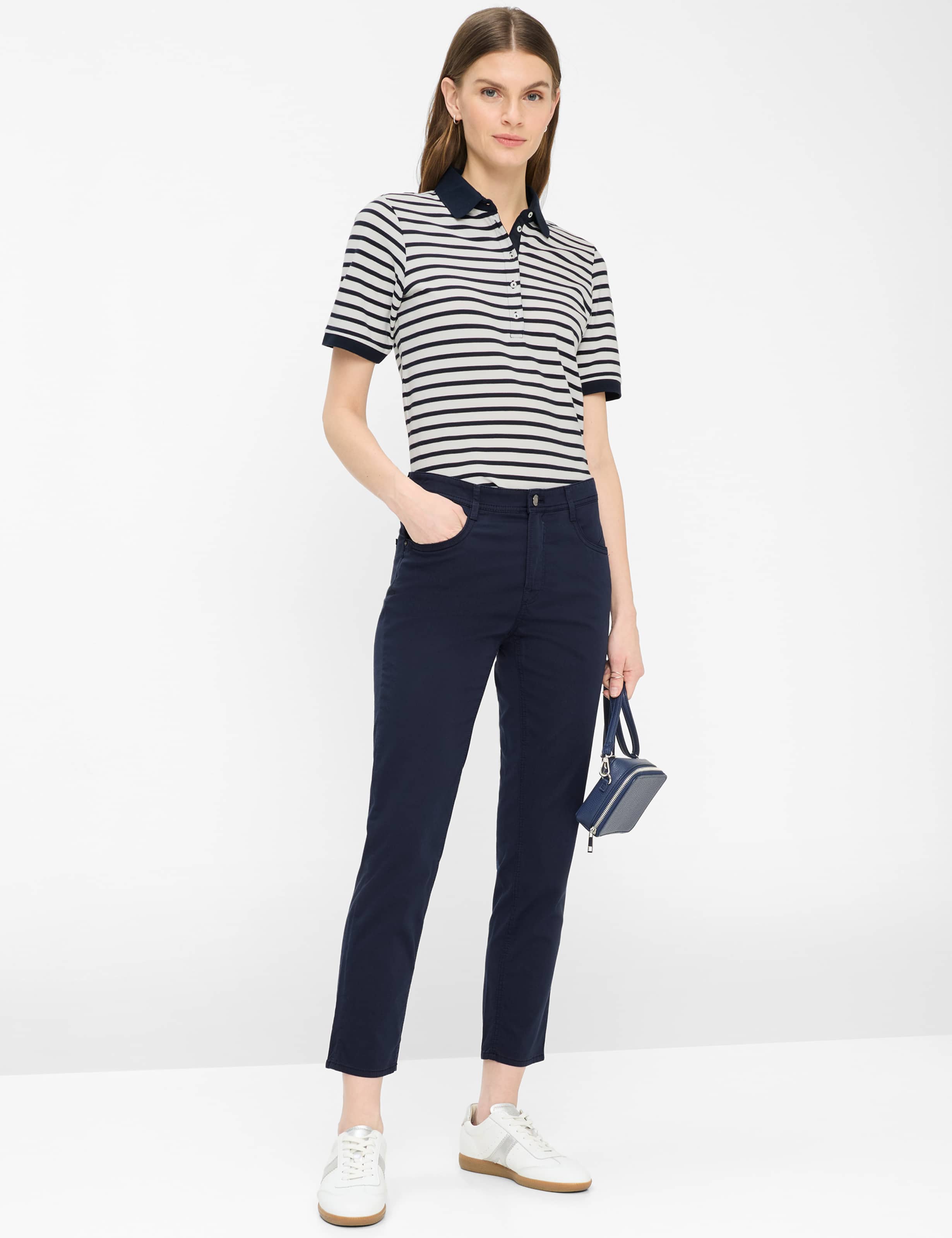 Damen Style CAROLA S Dunkelblau Feminine Fit Model Outfit