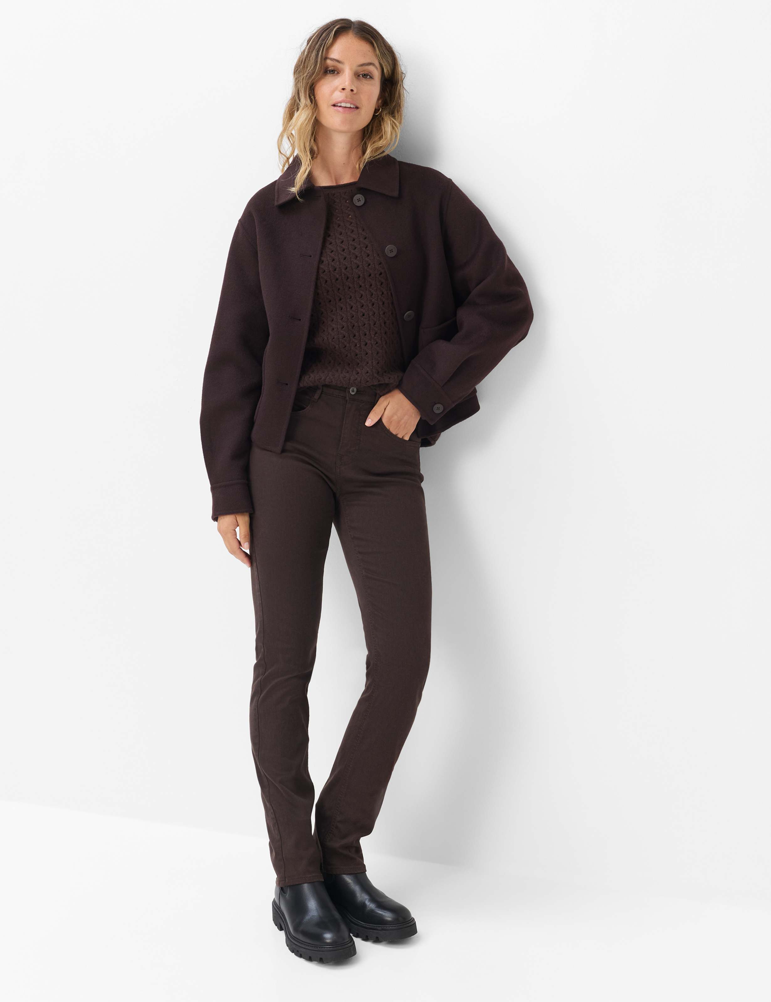 Femme Style MARY Marron Foncé Regular Fit Tenue du mannequin