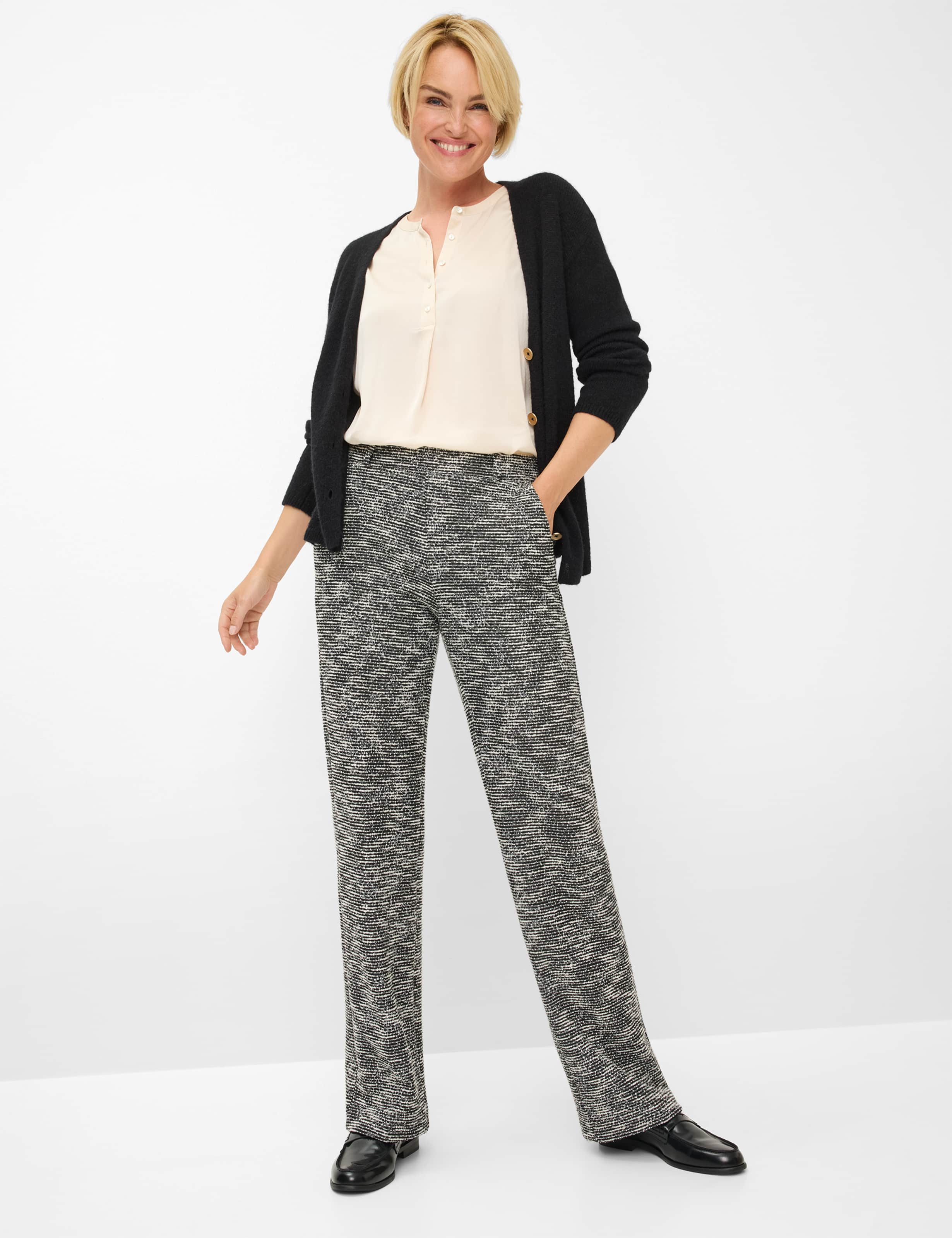 Dames Style LILLYTH FLARED Zwart Super Slim Fit Model outfit