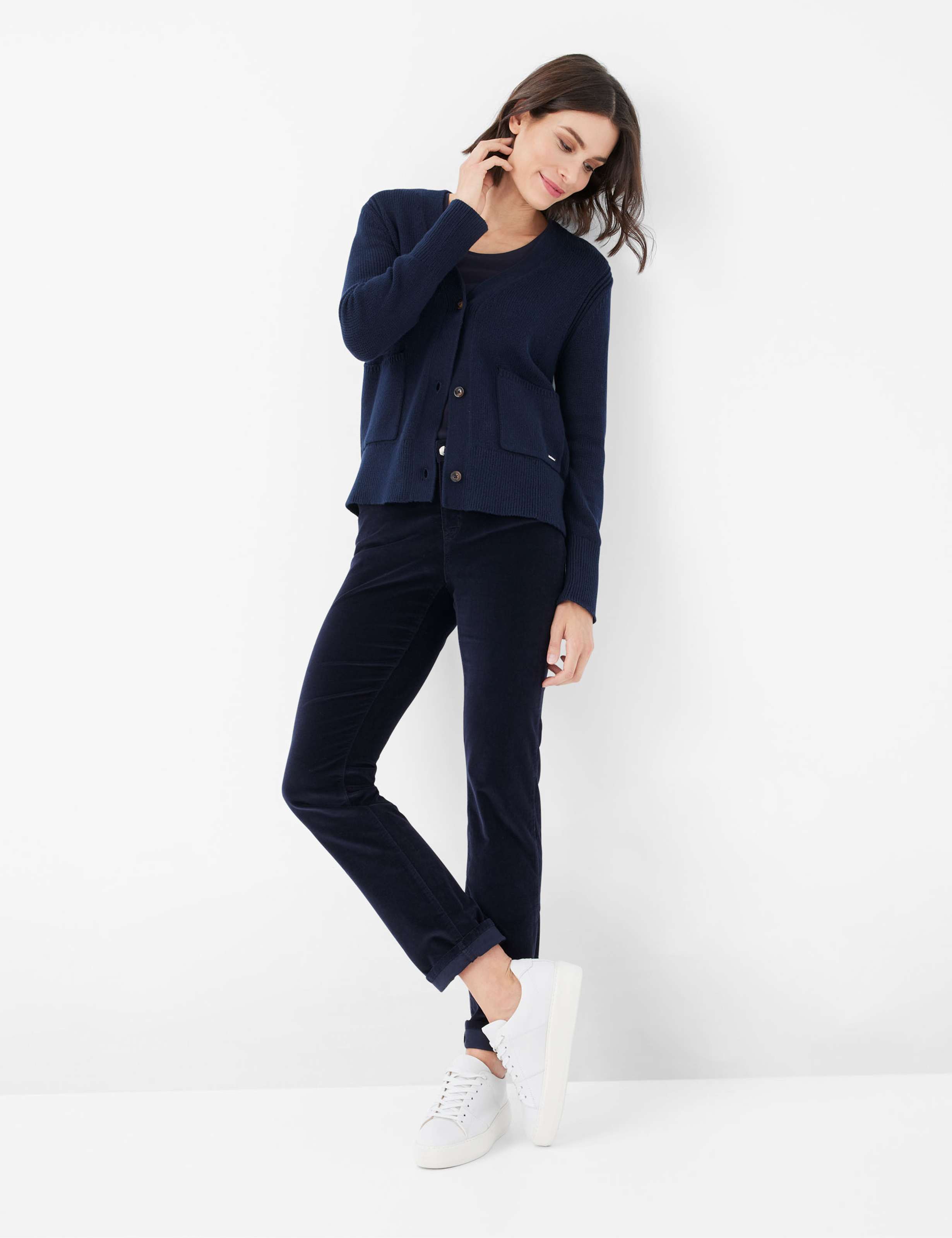 Women Style CAROLA NAVY Feminine Fit Model Outfit