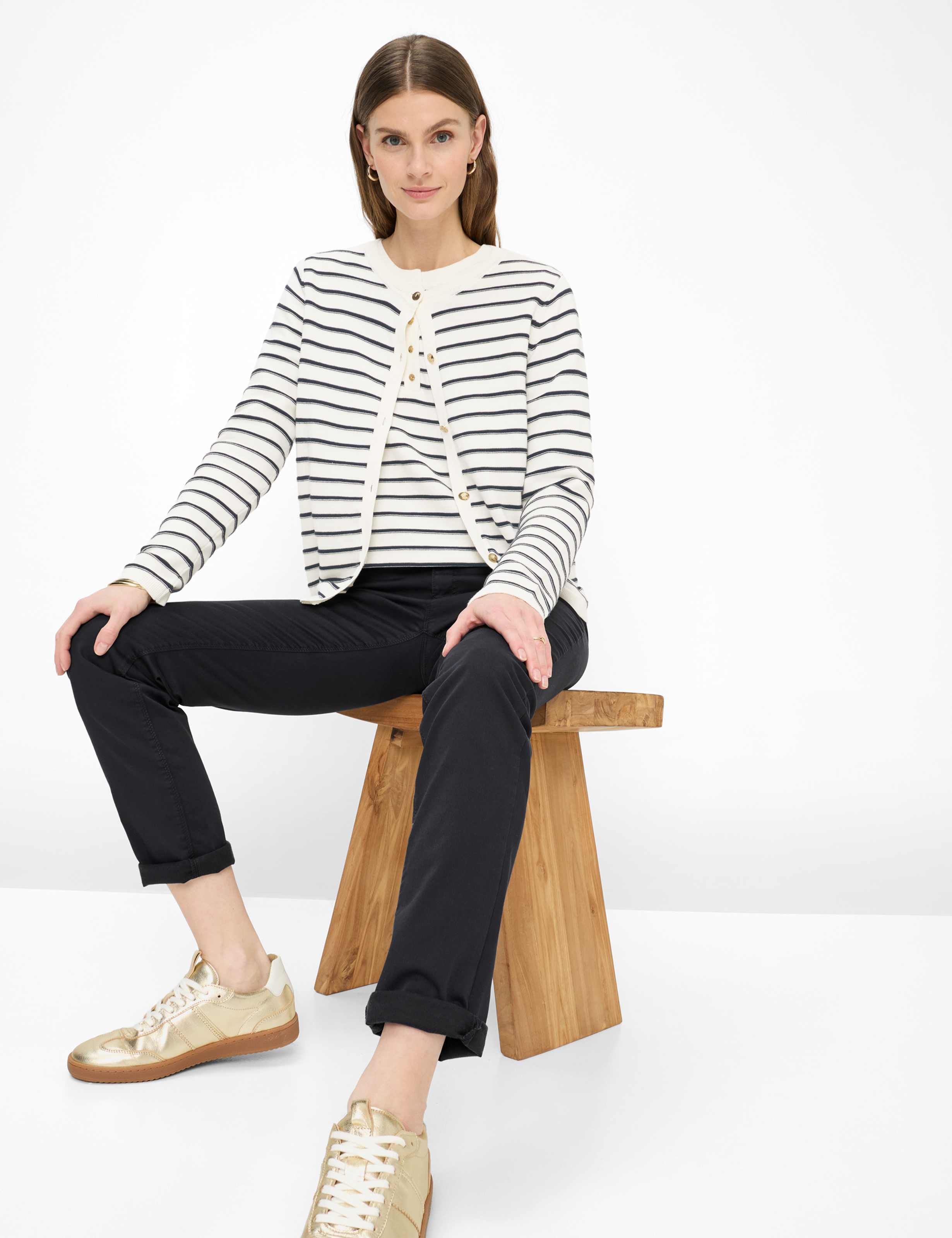 Women Style CAROLA Perma Blue Feminine Fit Detail 1